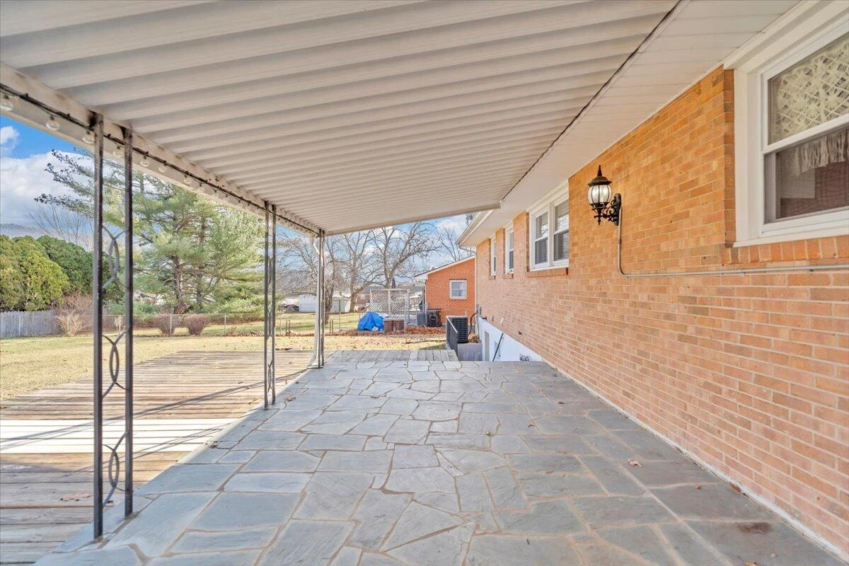 5923 Village LN - Photo 38