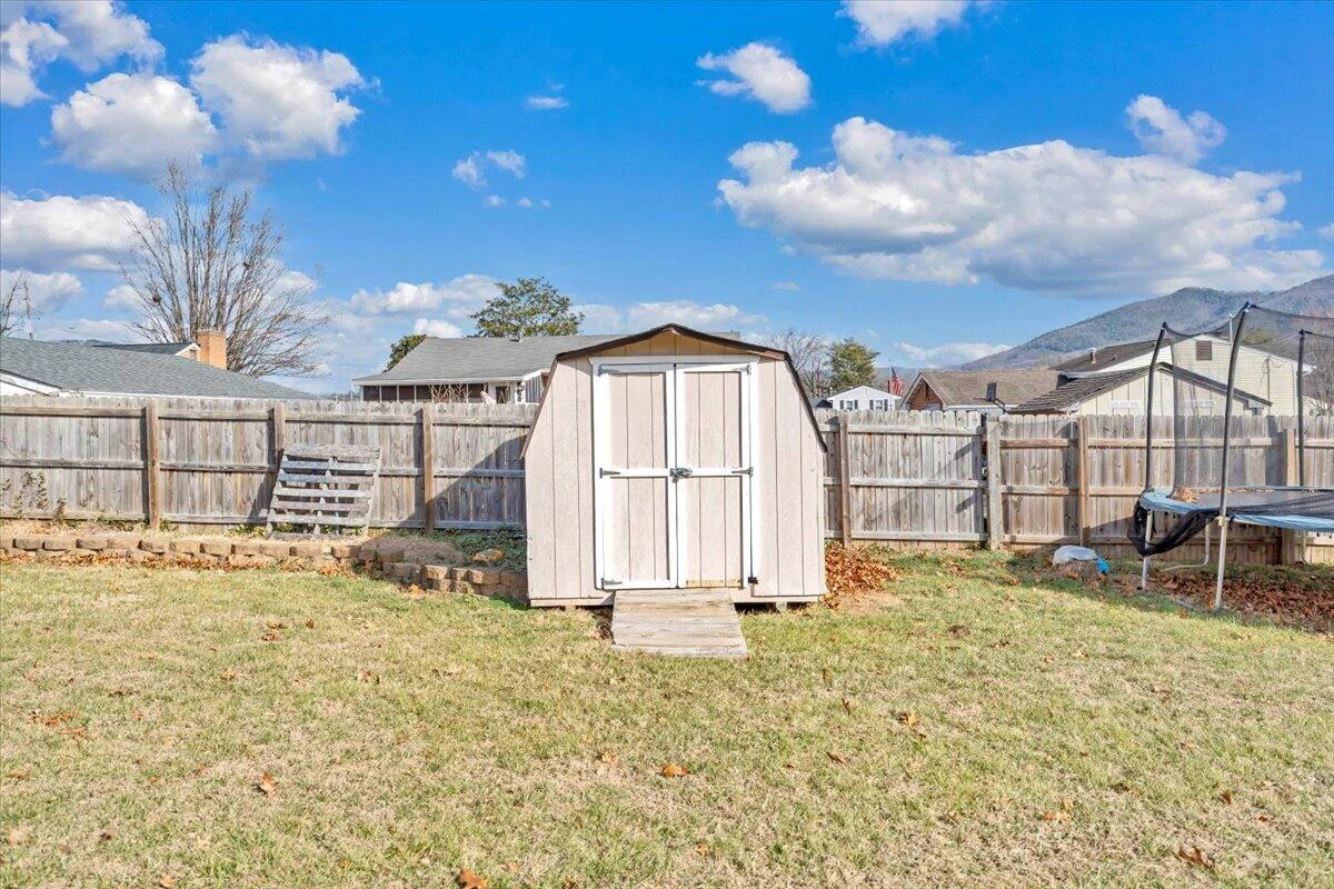5923 Village LN - Photo 44