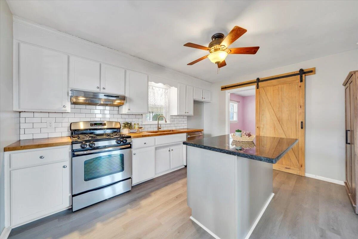 5923 Village LN - Photo 11