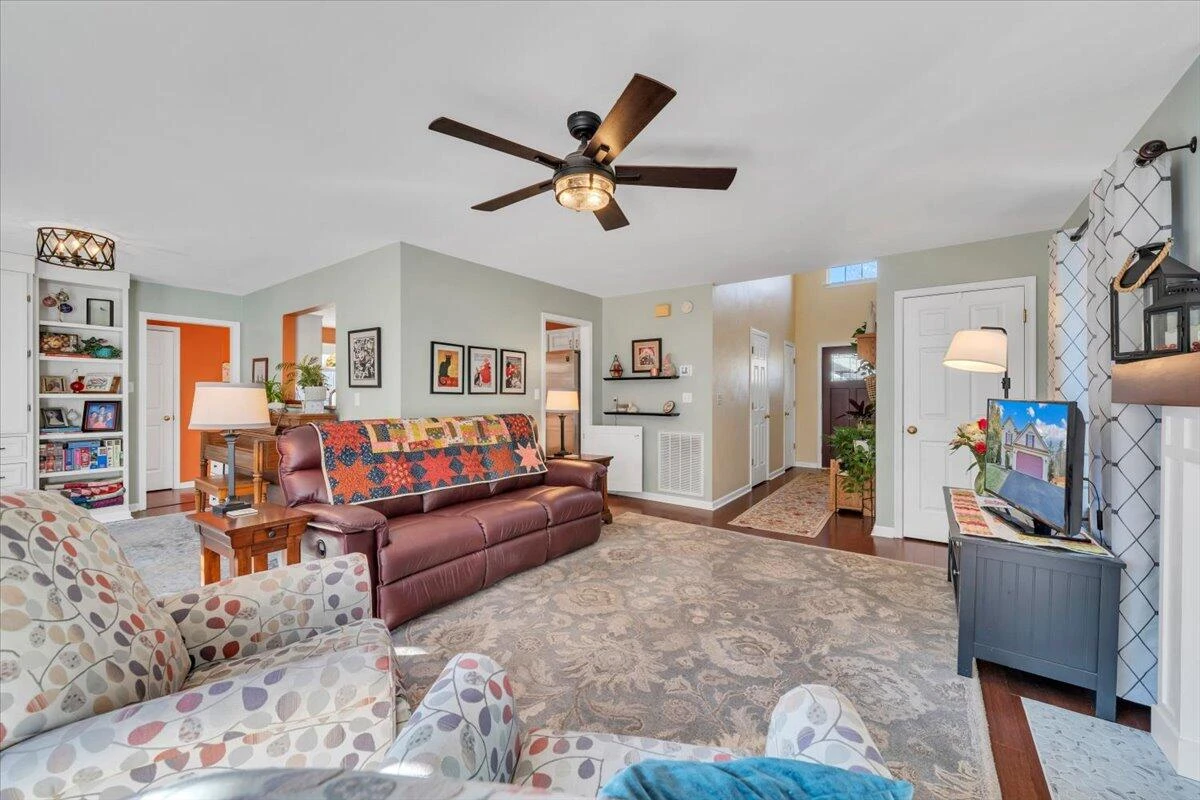 6315 Monet DR - Photo 12
