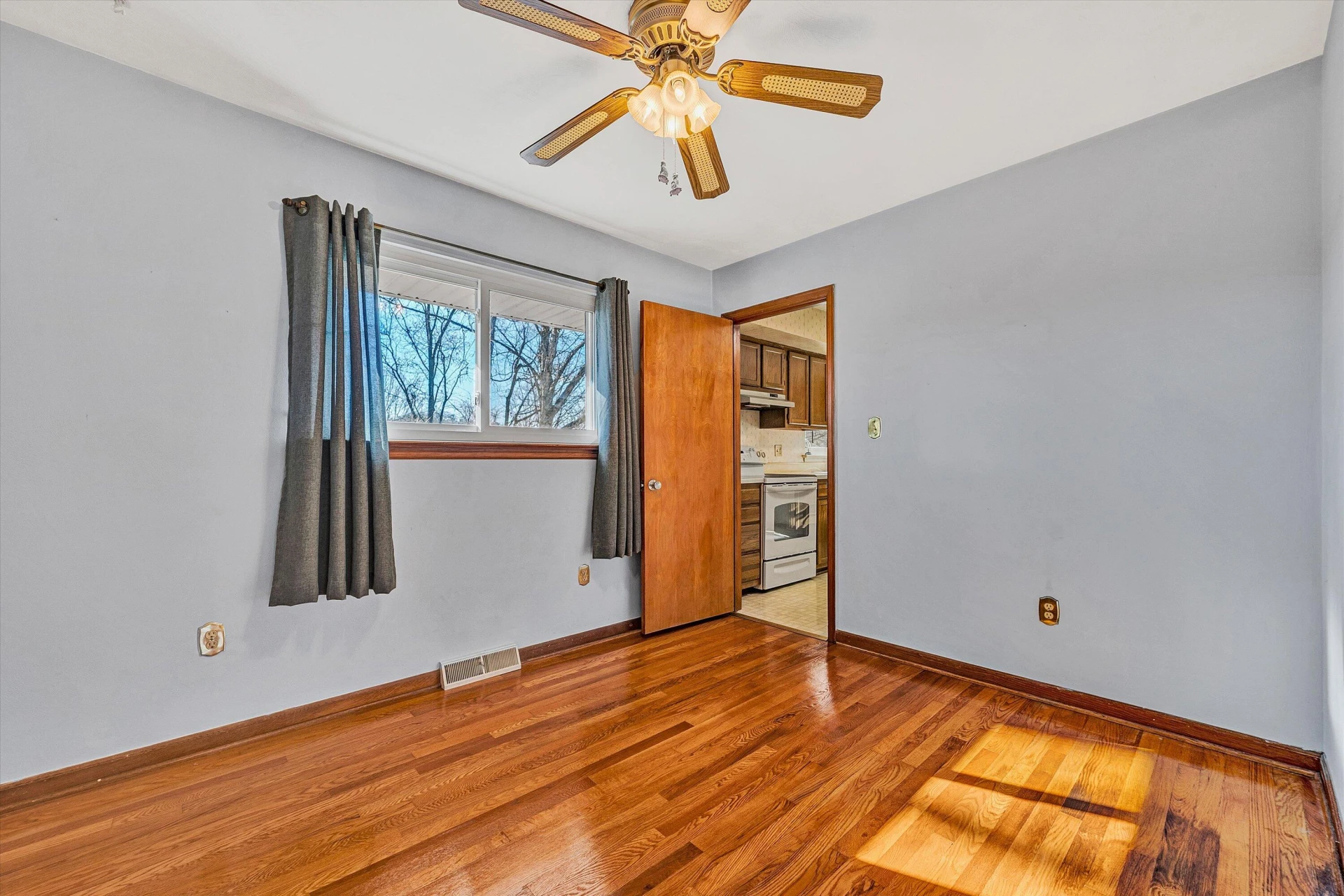983 Shelbourne AVE - Photo 13