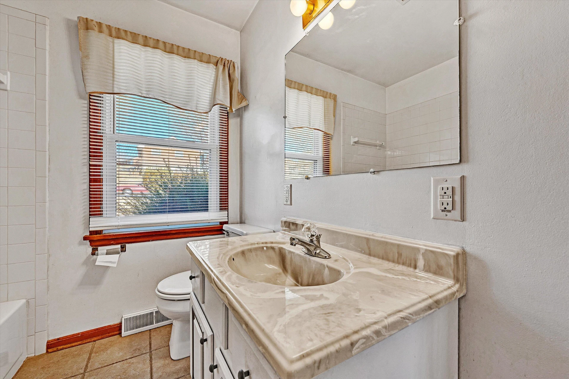 983 Shelbourne AVE - Photo 15