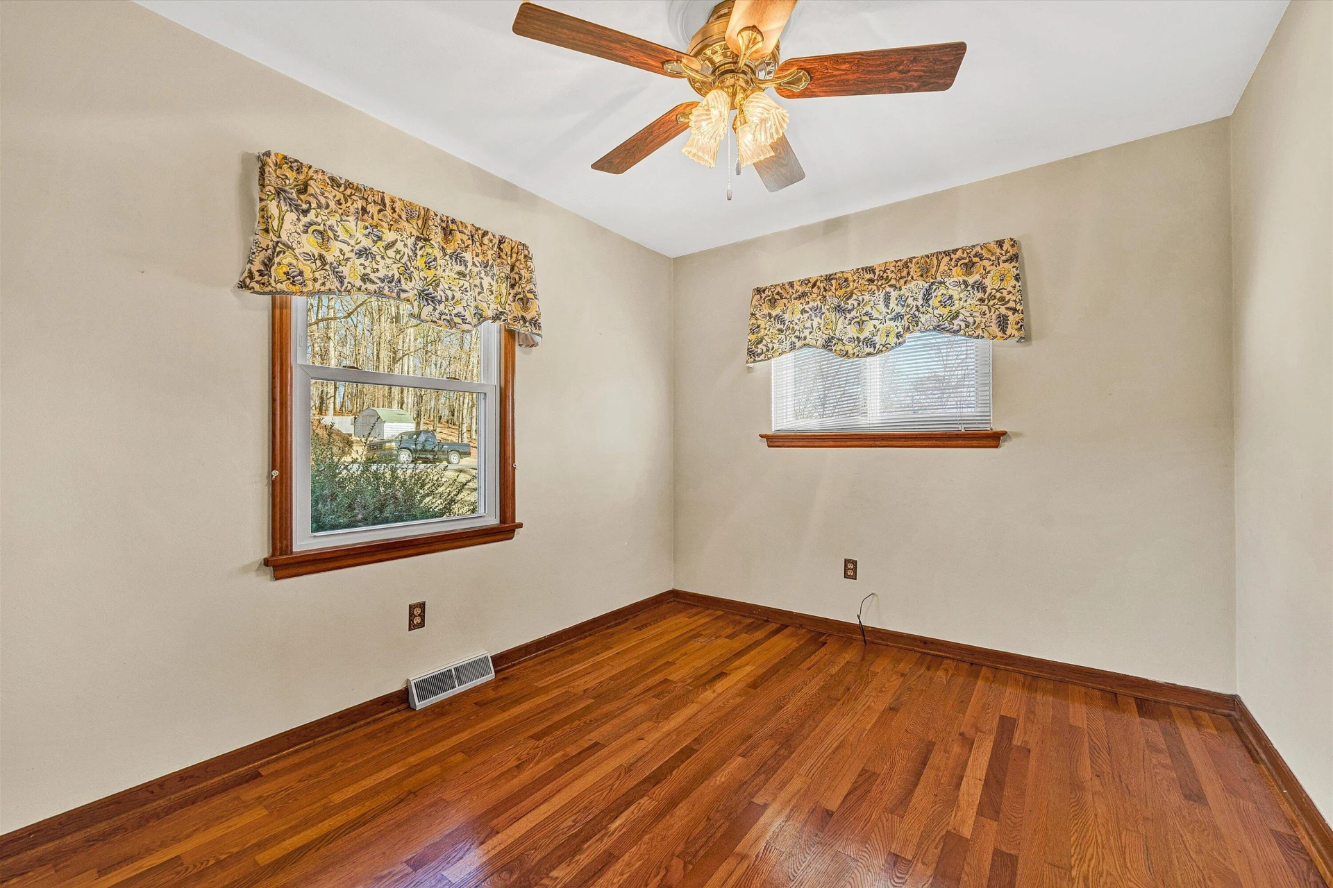 983 Shelbourne AVE - Photo 16