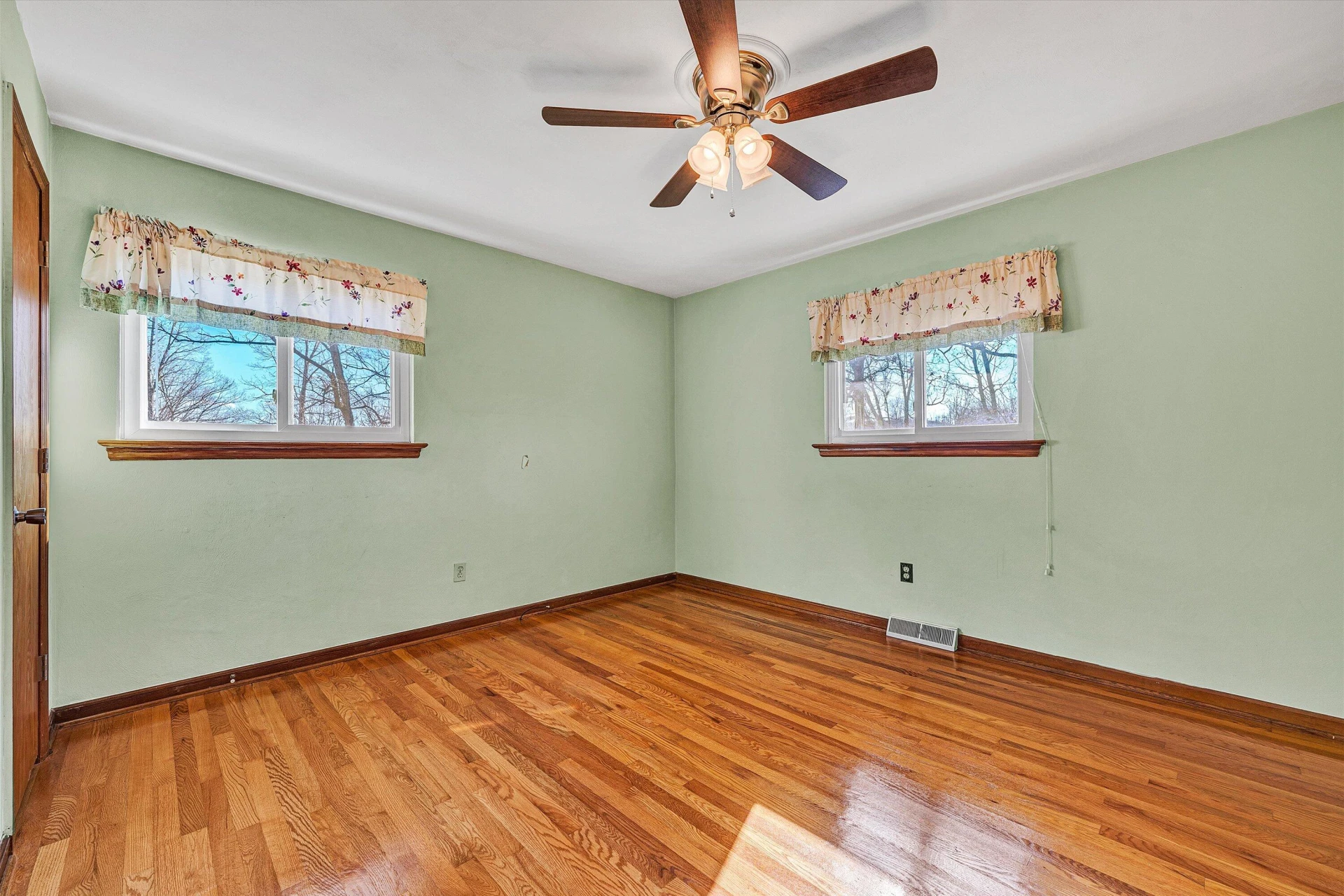 983 Shelbourne AVE - Photo 18