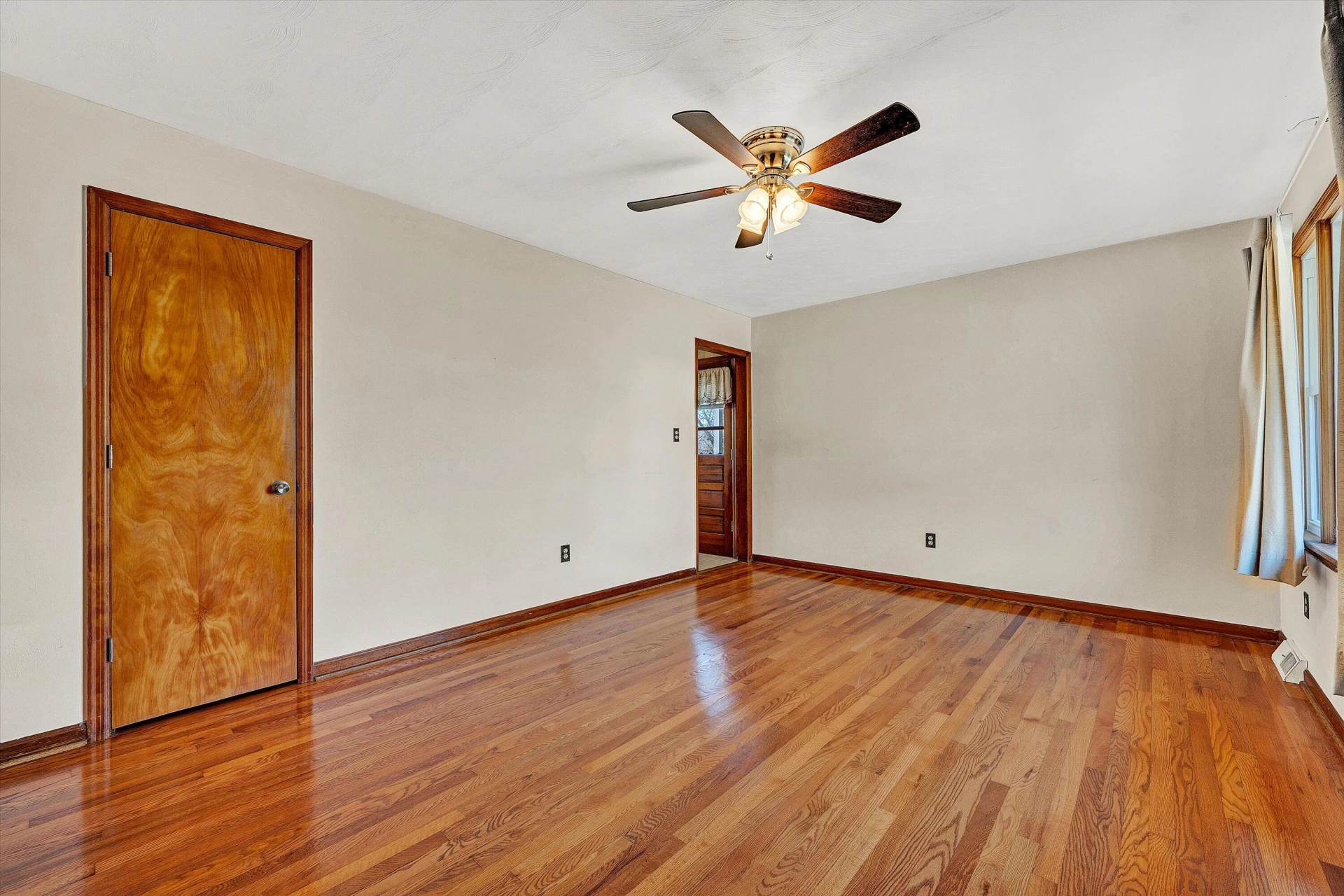 983 Shelbourne AVE - Photo 6