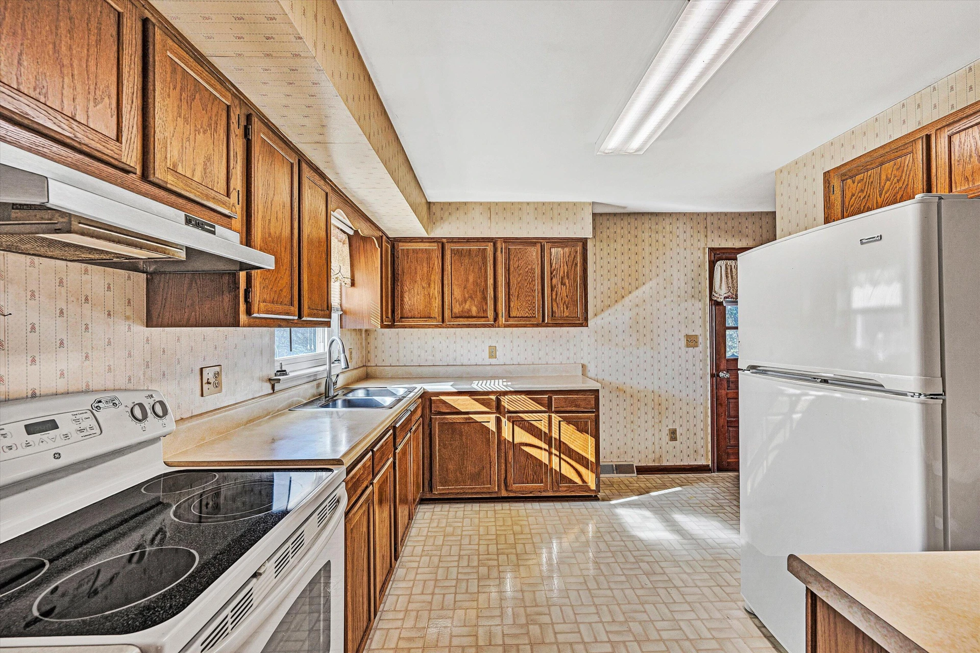 983 Shelbourne AVE - Photo 9