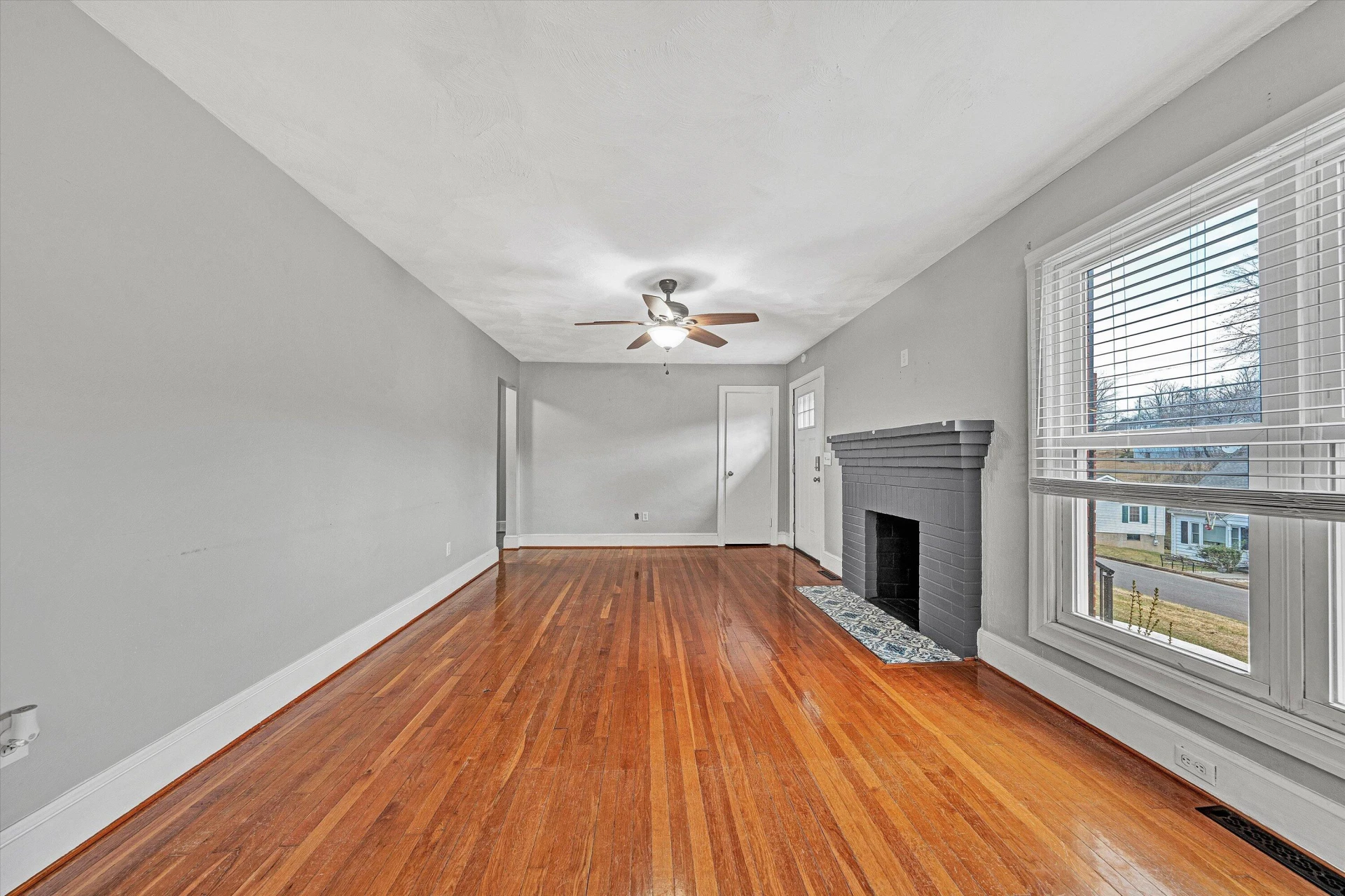 280 Oak St ST - Photo 5