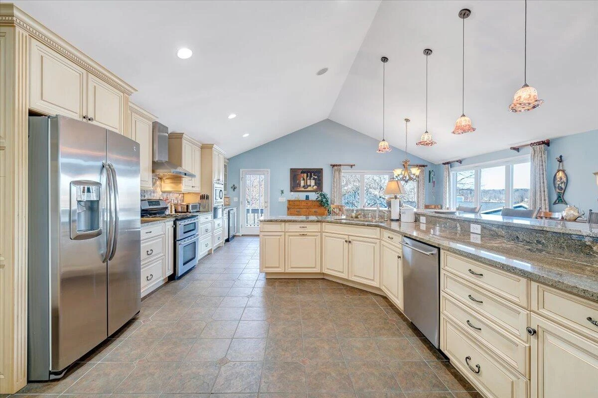 428 Long Island DR - Photo 18