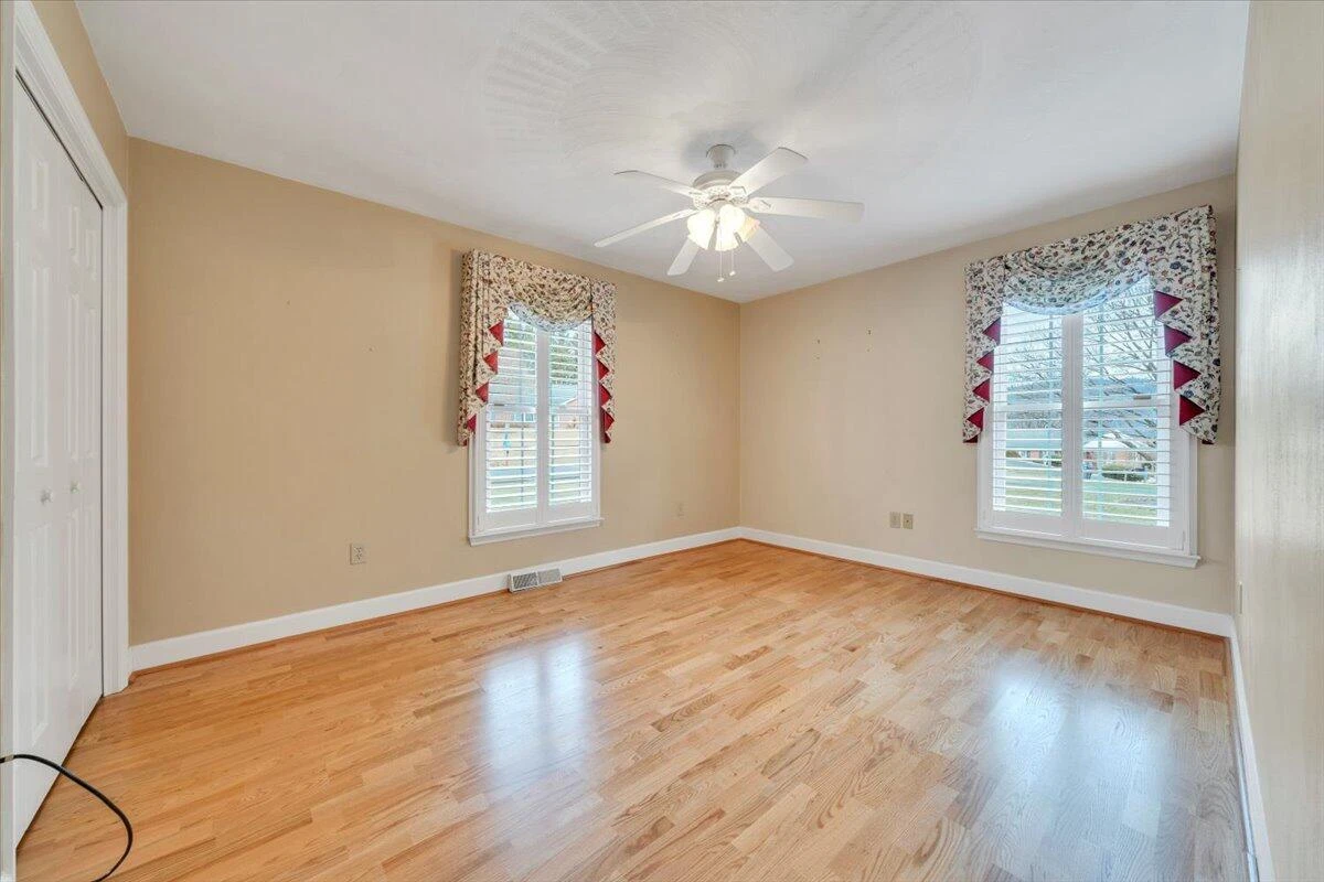 5032 Labradore DR - Photo 7