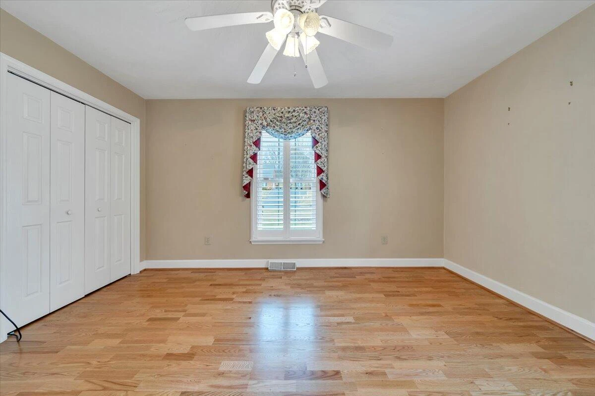 5032 Labradore DR - Photo 8