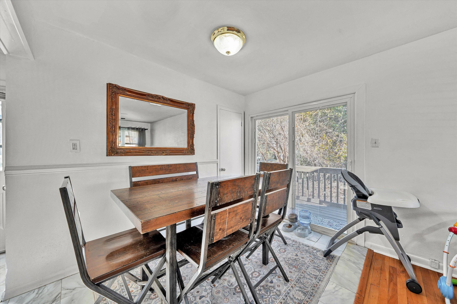1019 Markham CIR SE - Photo 8