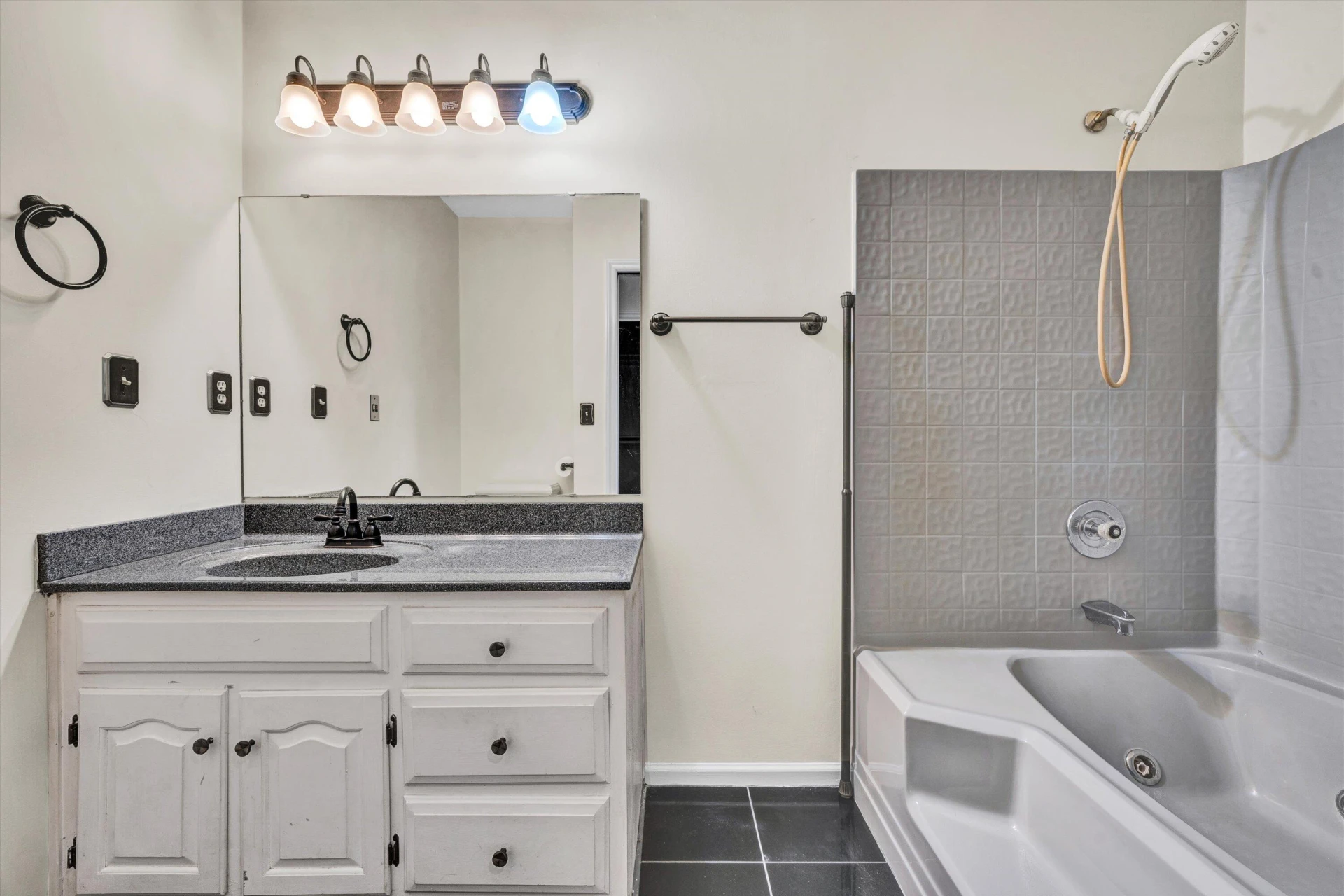 211 ASPEN DR - Photo 37