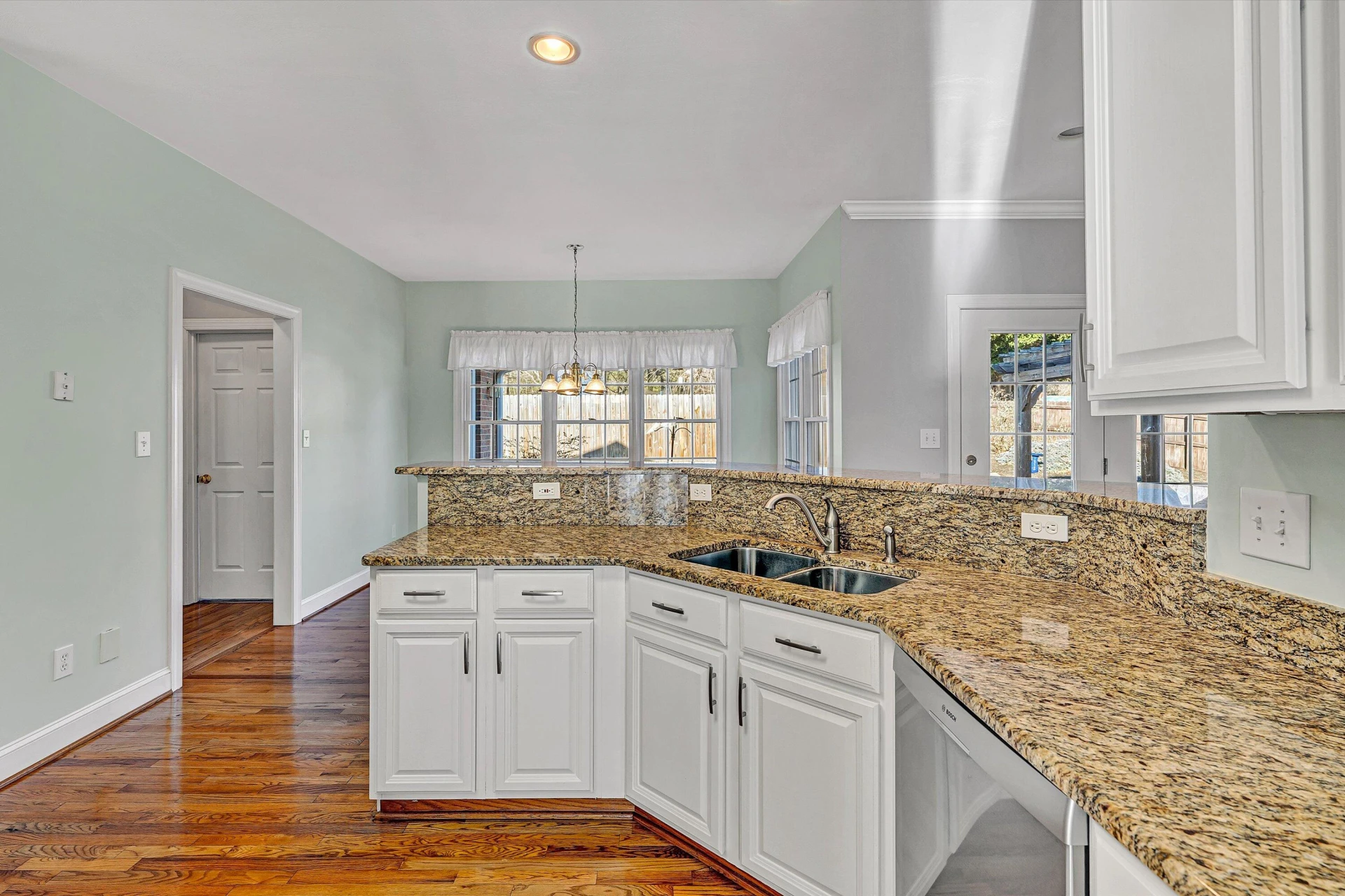 6304 Roselawn Court DR - Photo 17