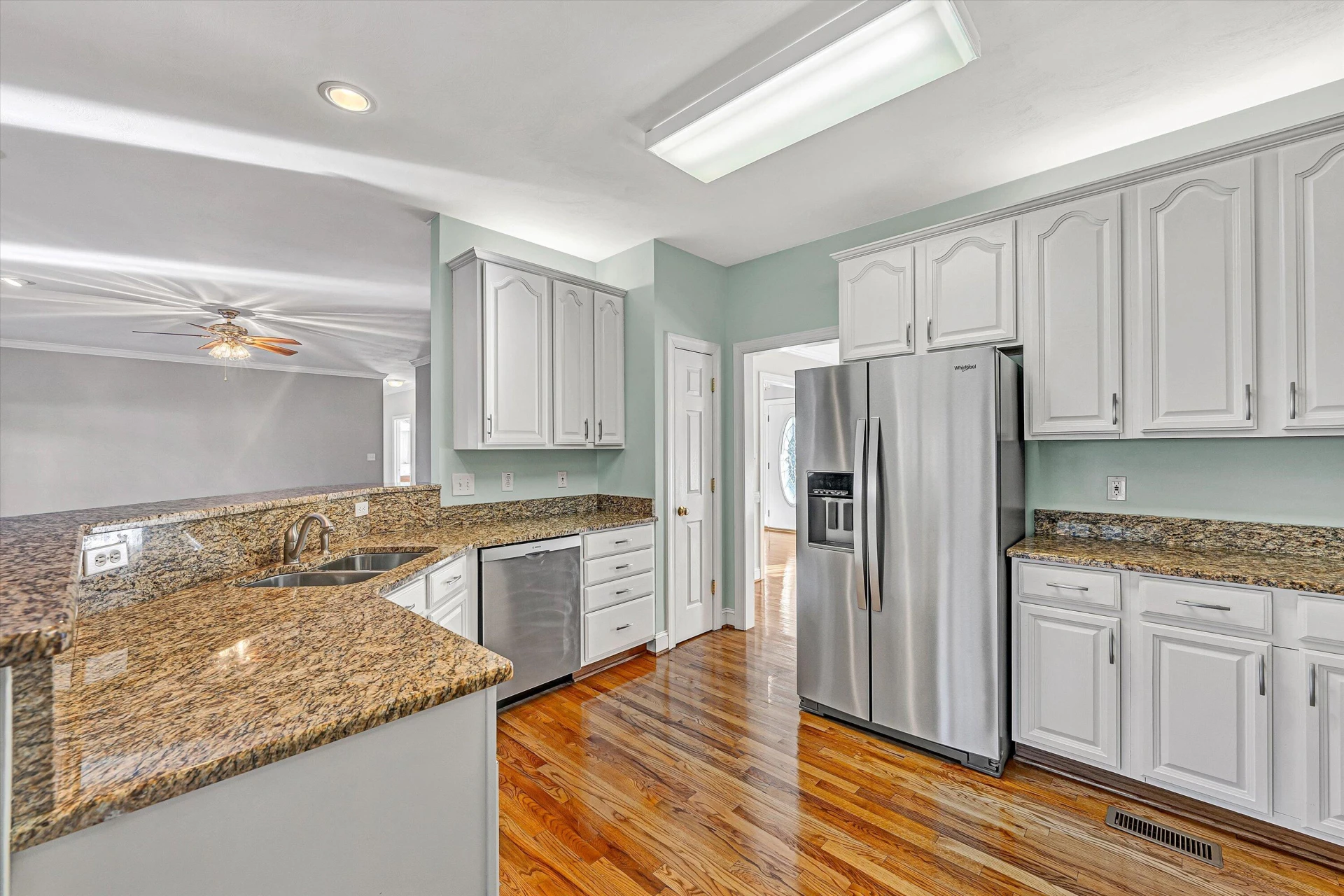 6304 Roselawn Court DR - Photo 18