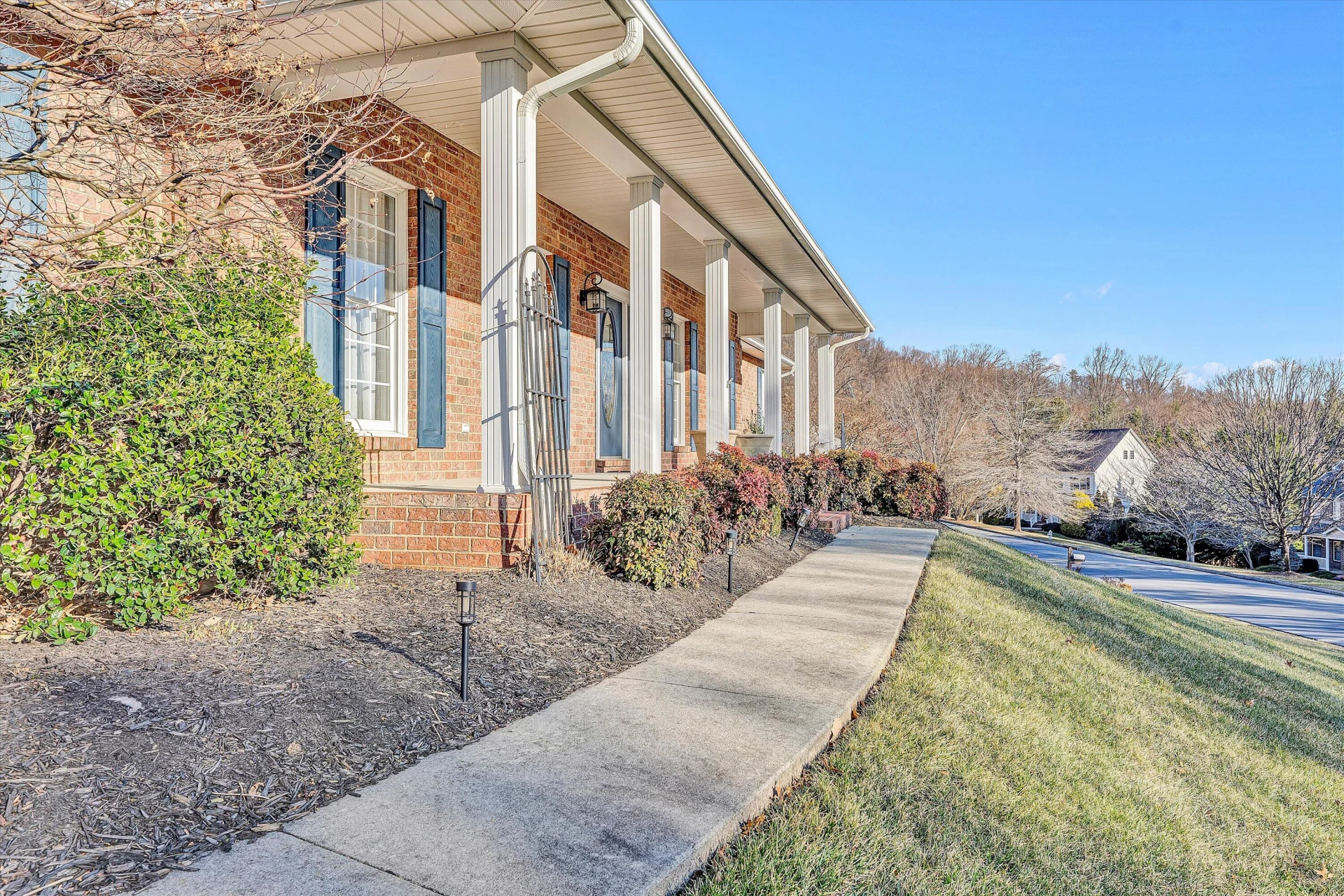 6304 Roselawn Court DR - Photo 7