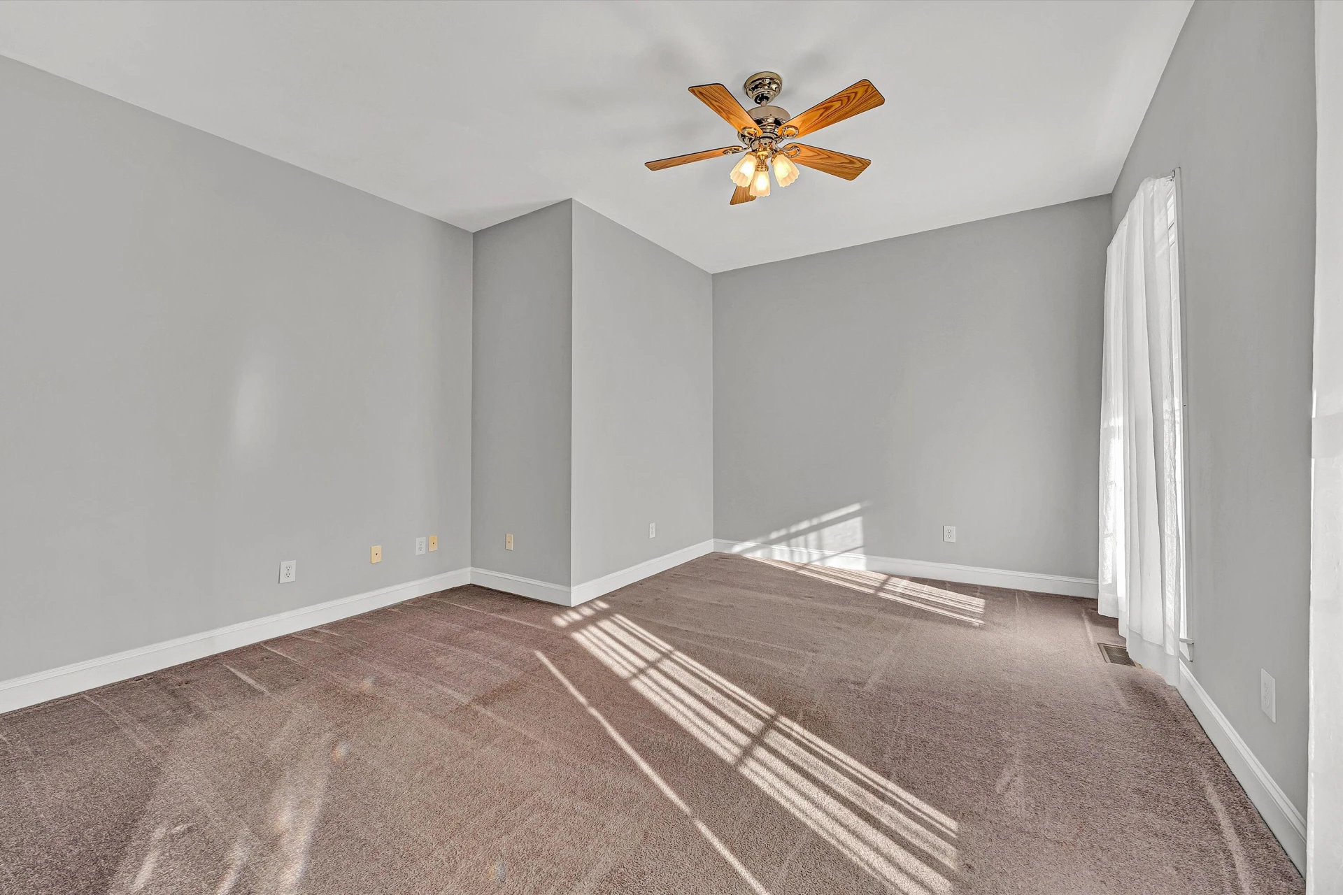 6304 Roselawn Court DR - Photo 11