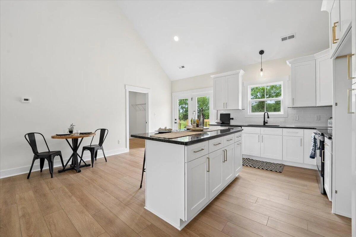 1488 Hickory Cove LN - Photo 3