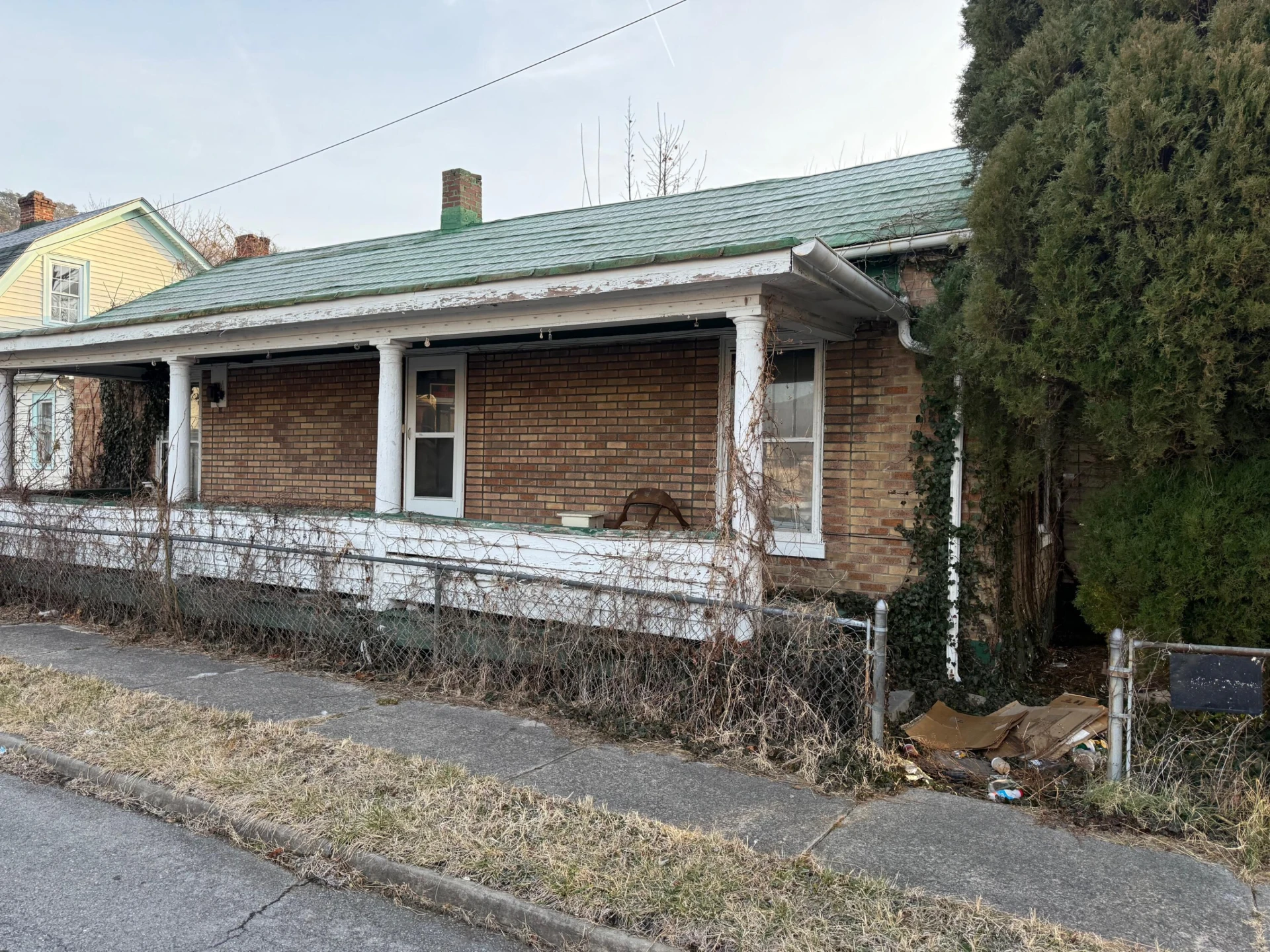 324 C ST - Photo 2