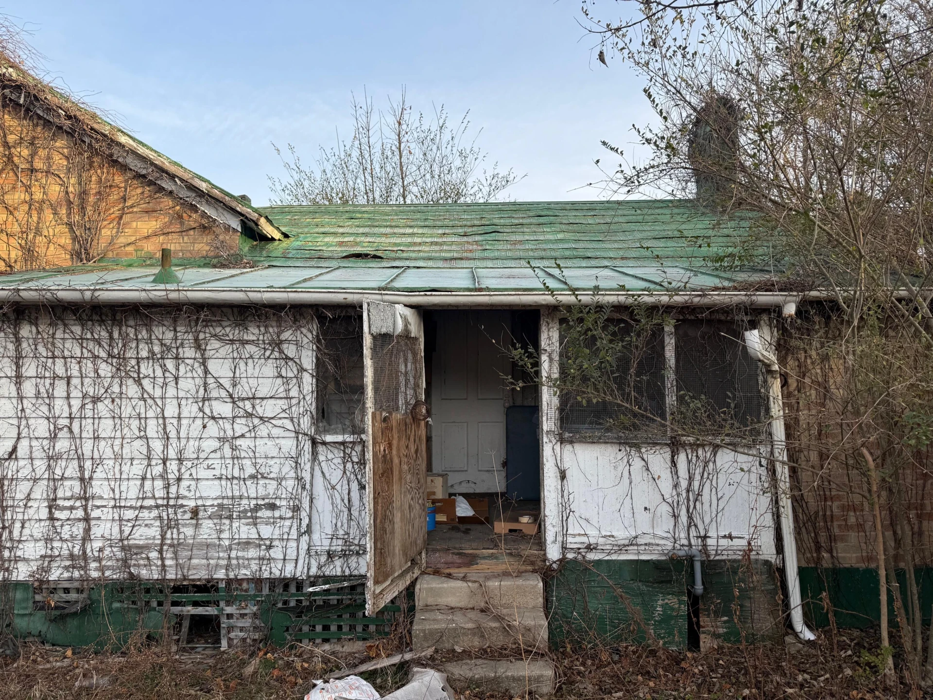 324 C ST - Photo 3
