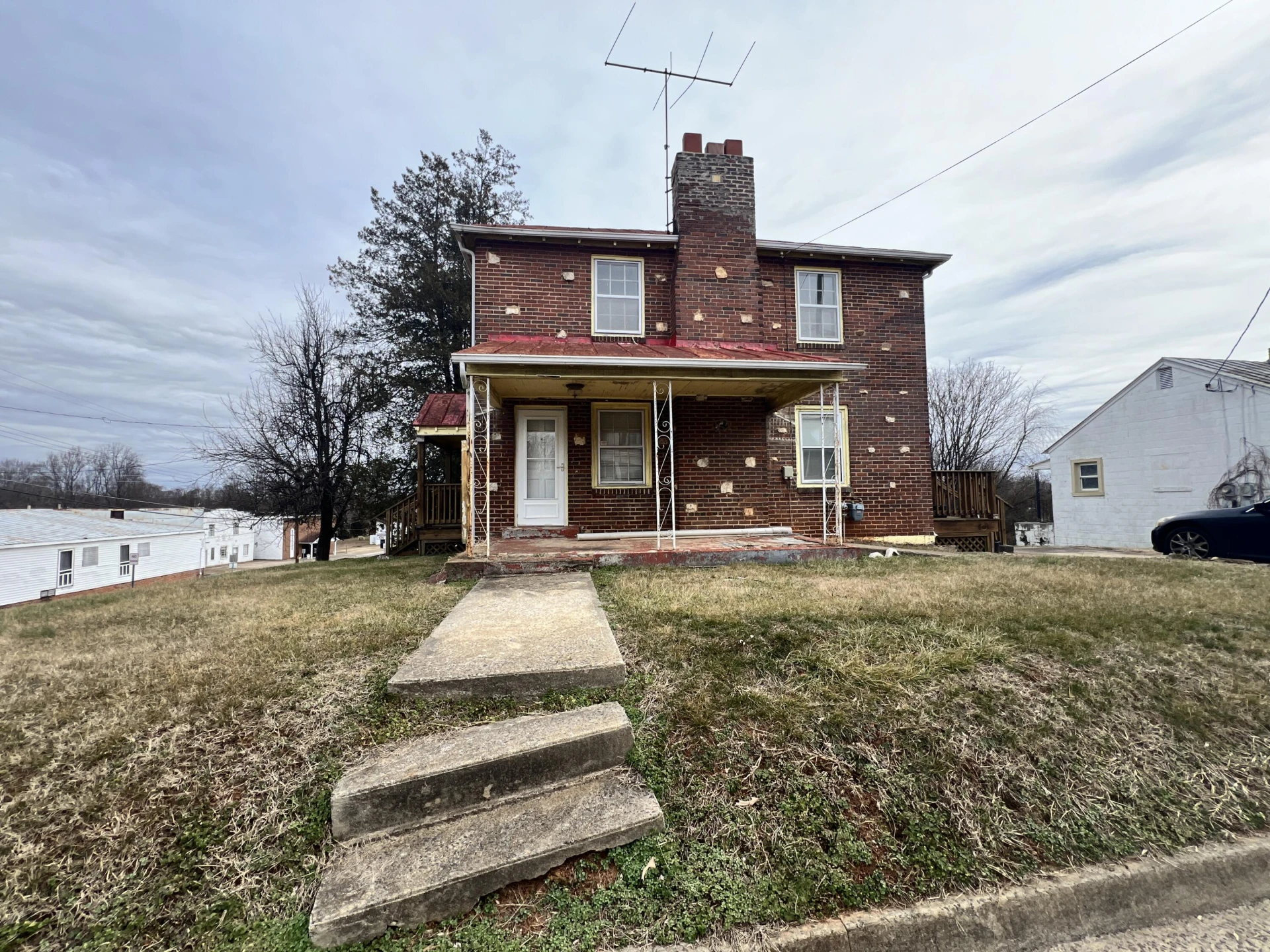 1011 Roundabout RD