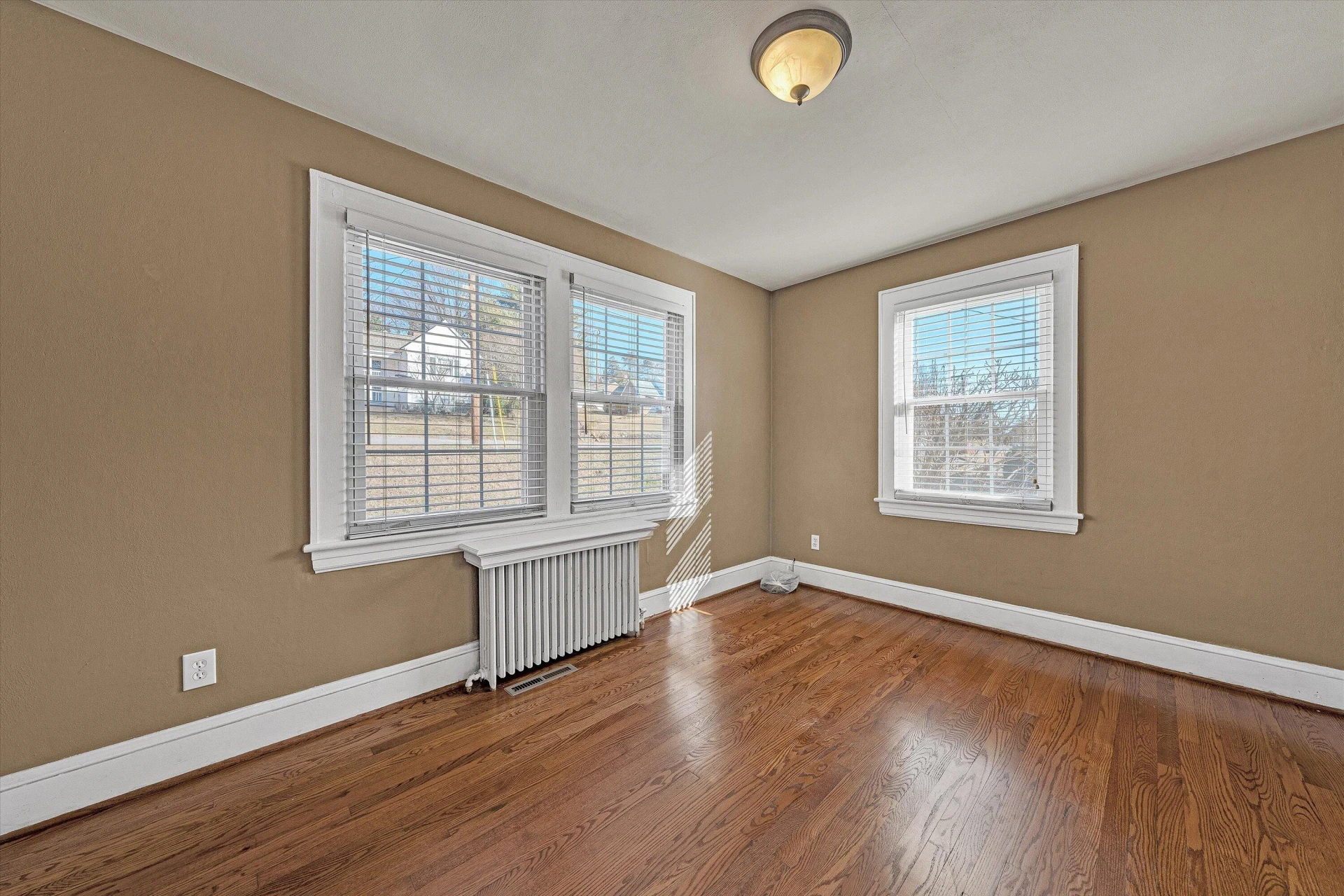 810 Windsor AVE SW - Photo 11