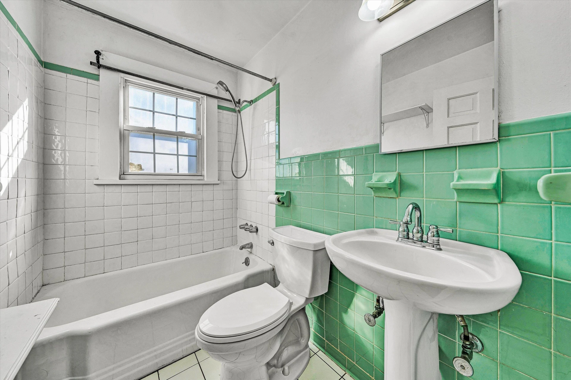 810 Windsor AVE SW - Photo 12