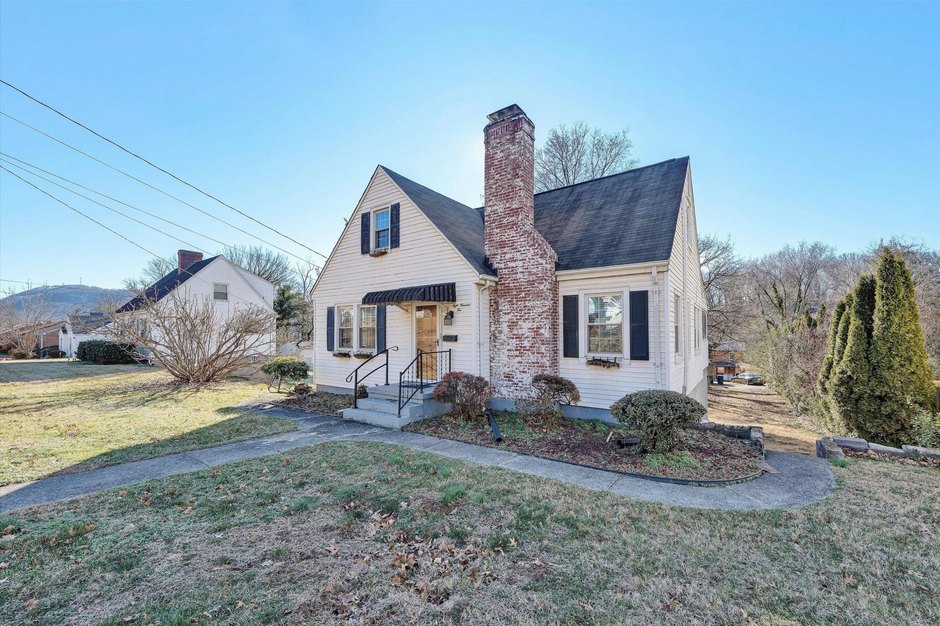810 Windsor AVE SW - Photo 2