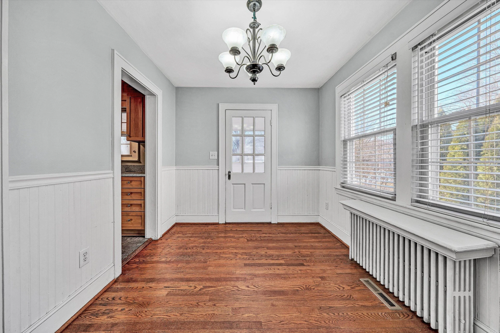 810 Windsor AVE SW - Photo 5