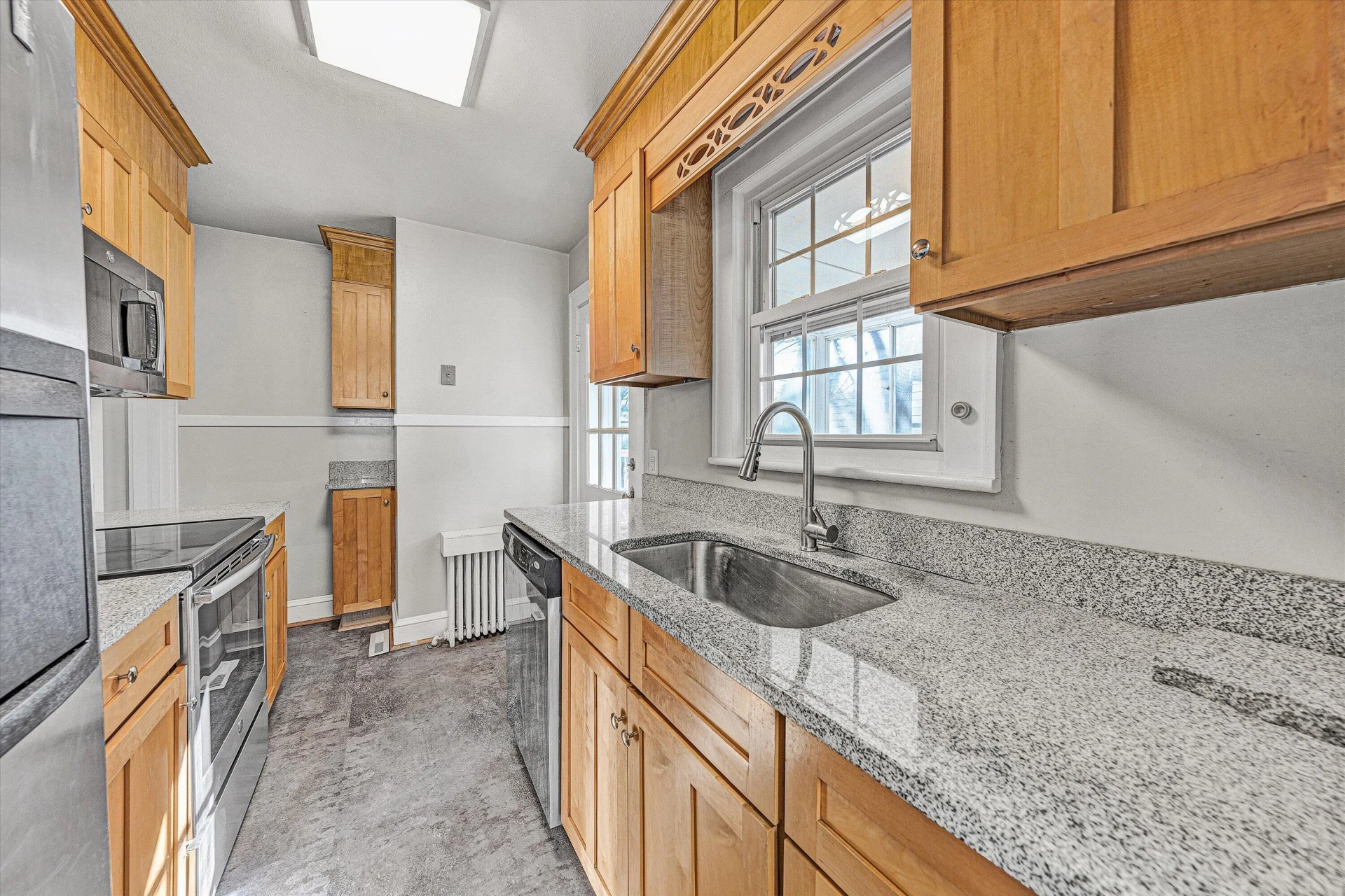 810 Windsor AVE SW - Photo 6