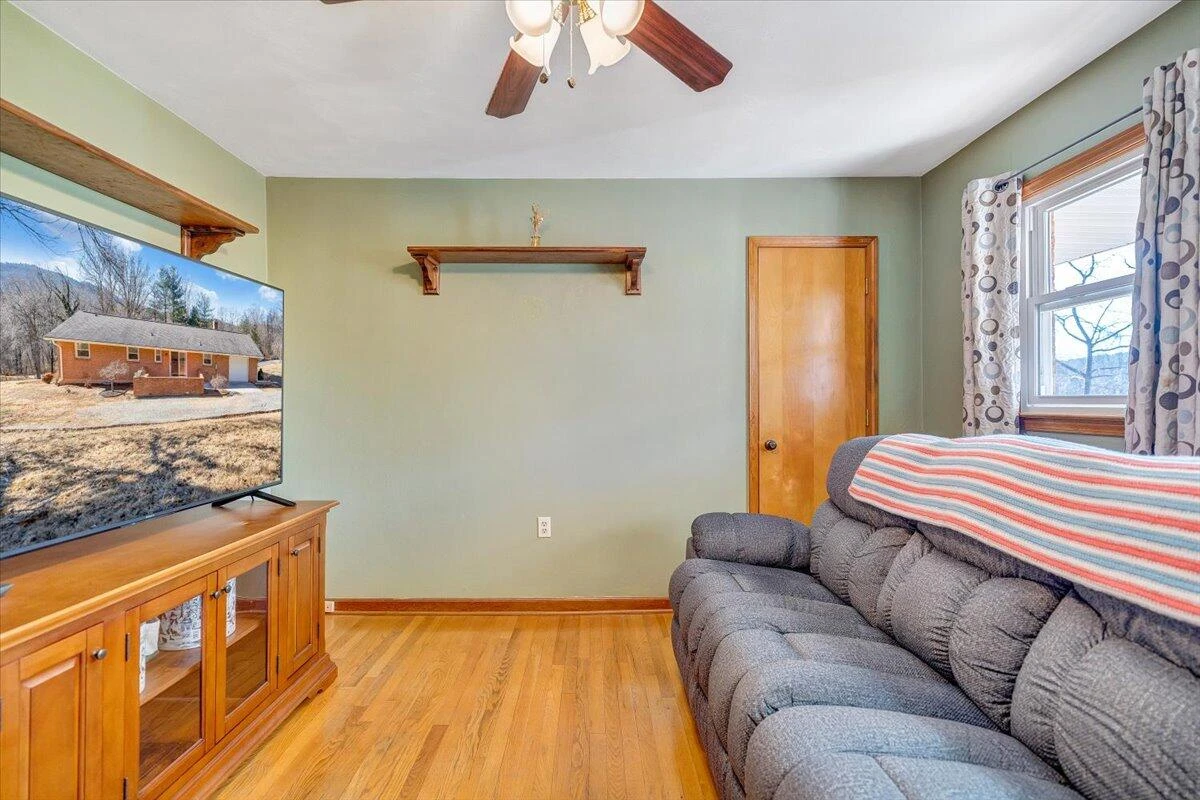 5292 Amanda LN - Photo 18