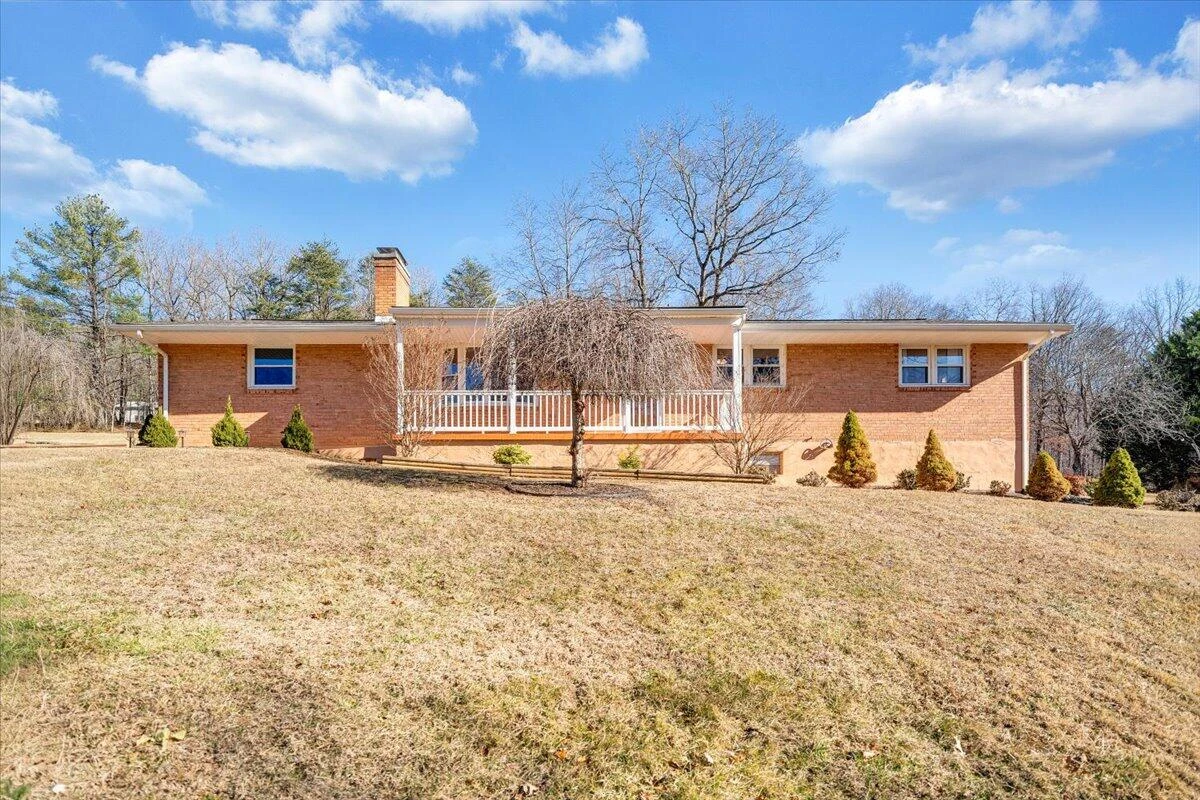 5292 Amanda LN - Photo 2