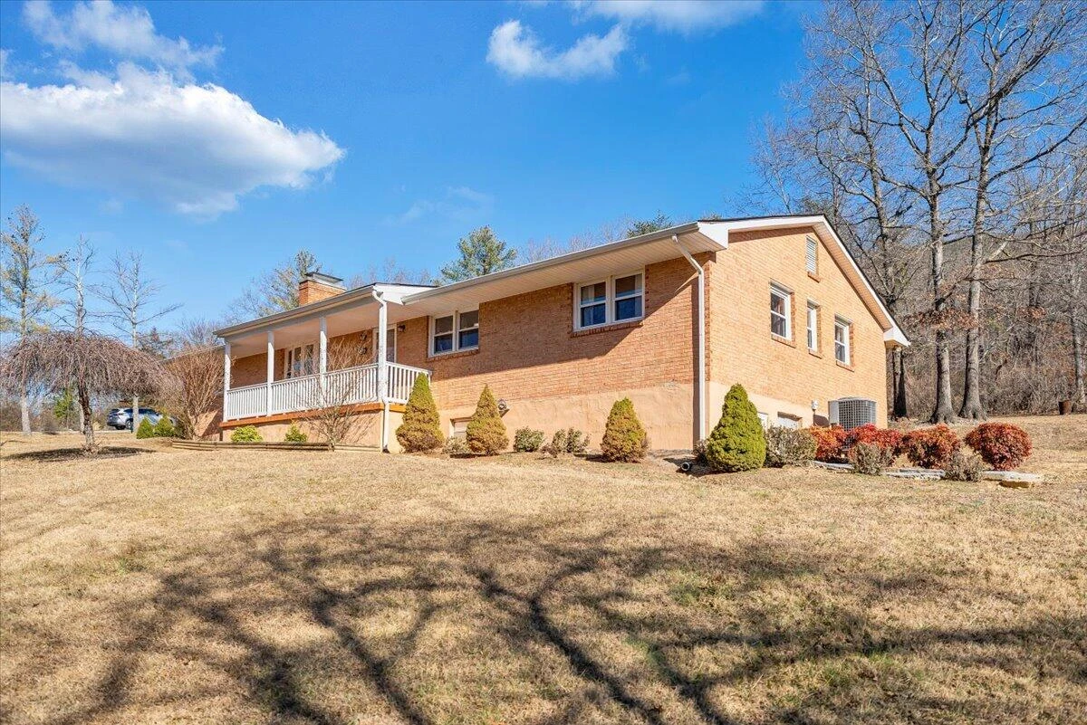 5292 Amanda LN - Photo 4