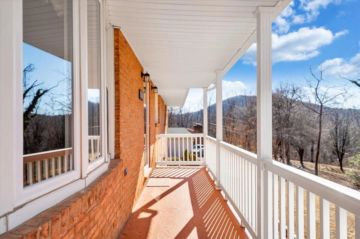 5292 Amanda LN - Photo 5