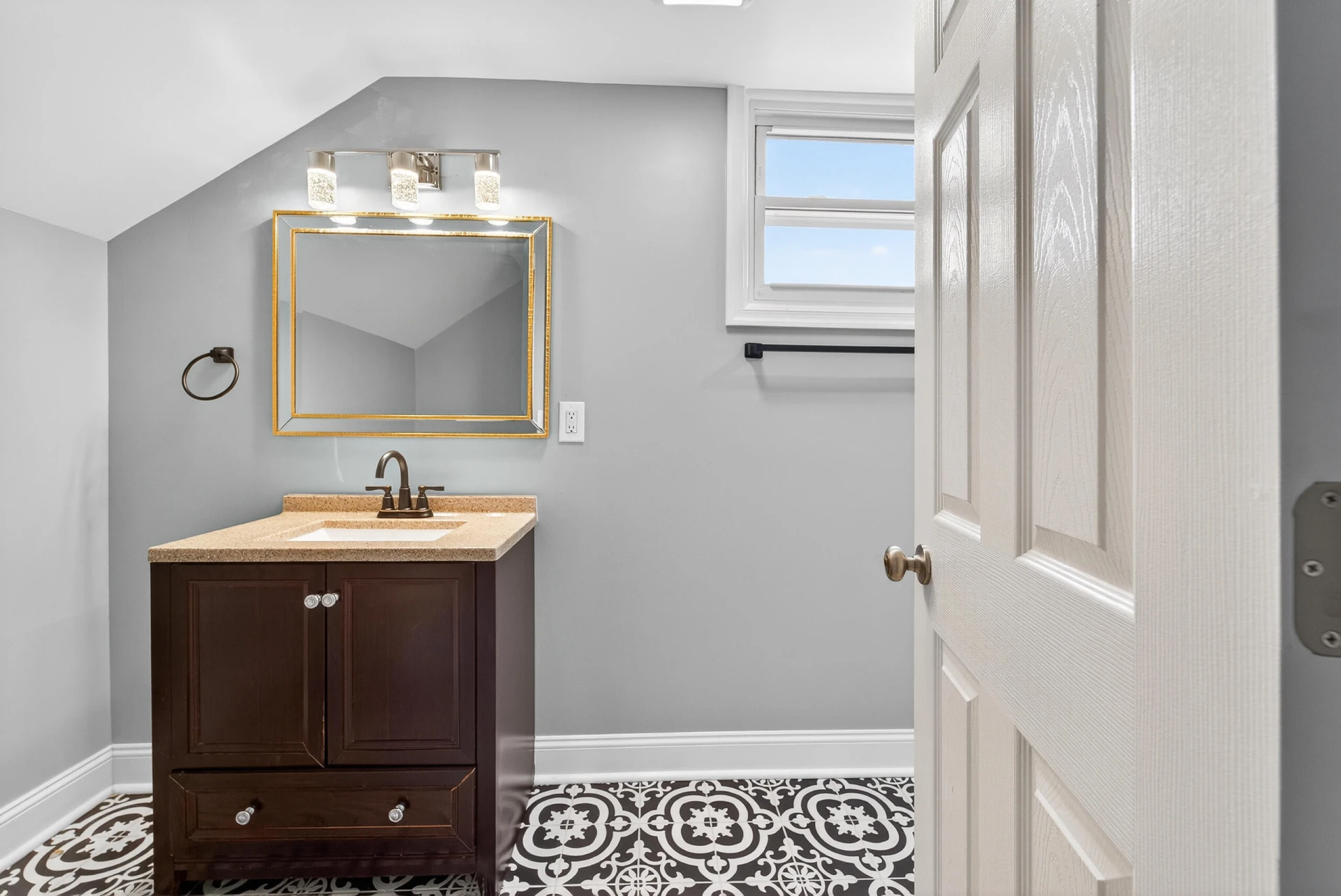 1015 Rugby BLVD NW - Photo 26