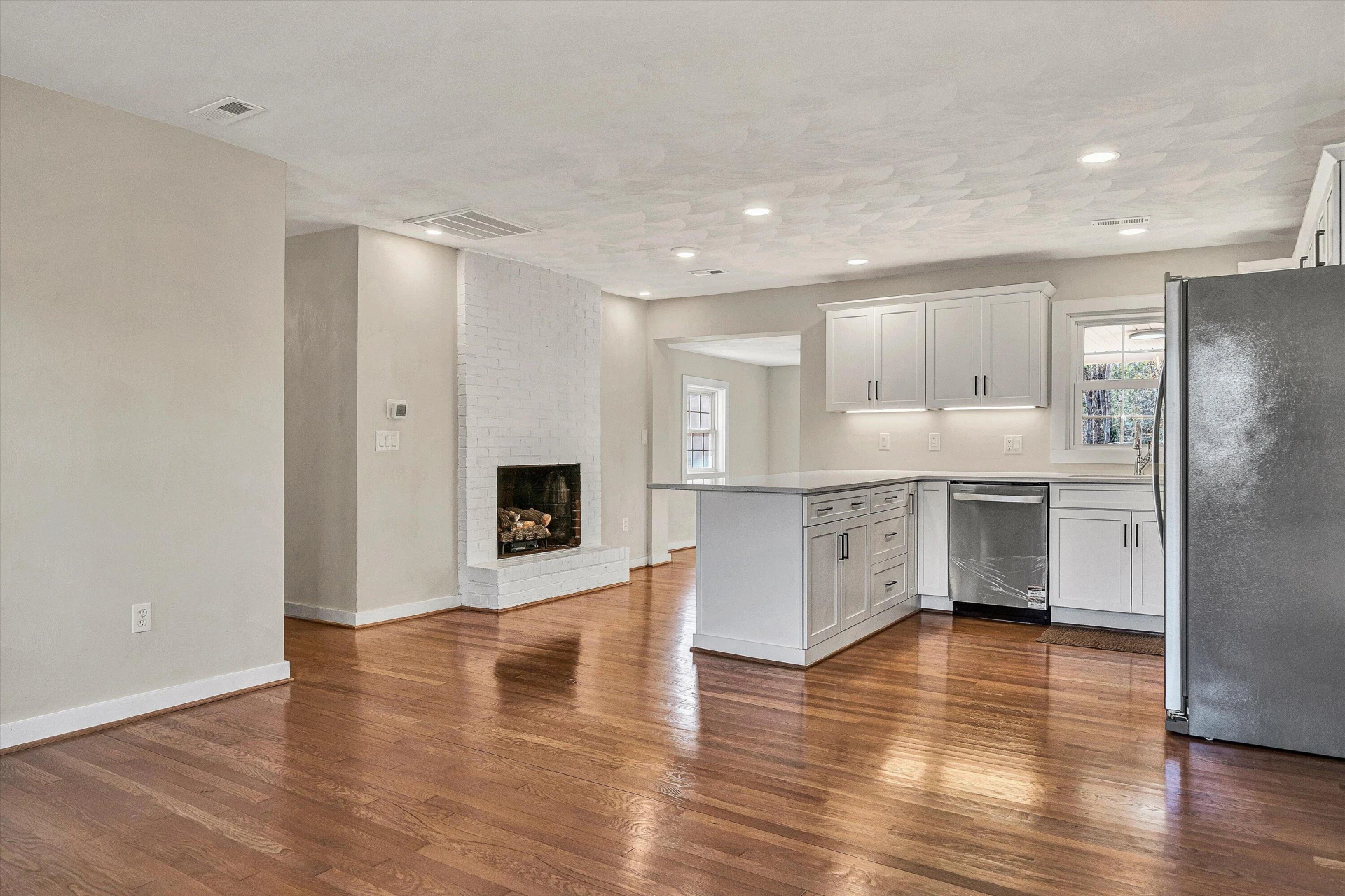 4883 Edwardsville RD - Photo 5