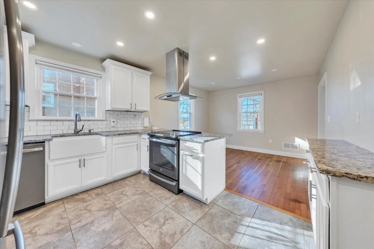 2554 ALBERTA AVE SW - Photo 10