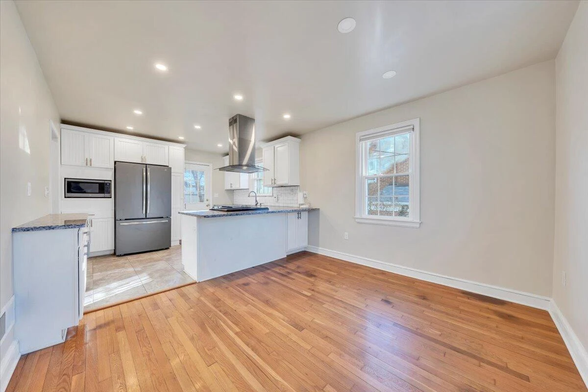2554 ALBERTA AVE SW - Photo 11