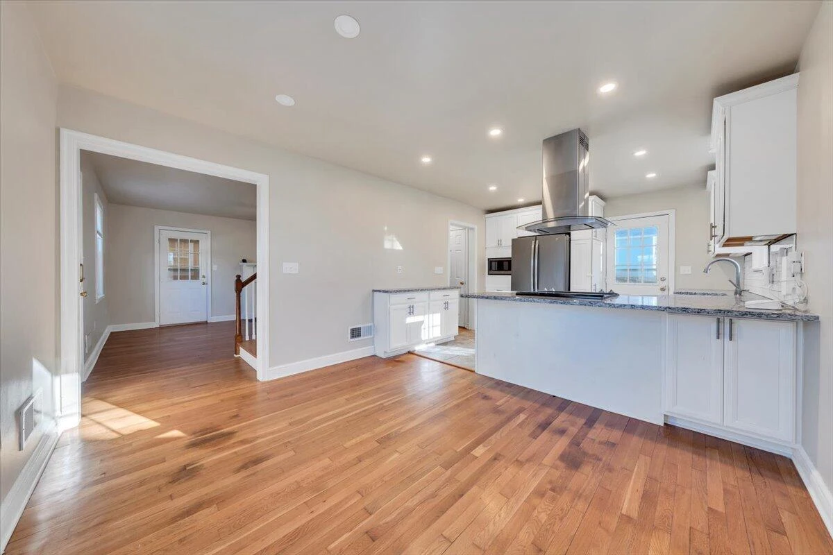 2554 ALBERTA AVE SW - Photo 12