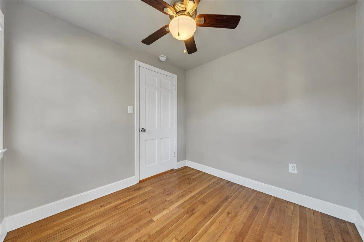 2554 ALBERTA AVE SW - Photo 21