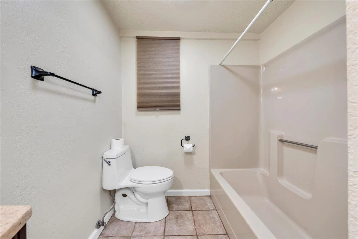 2554 ALBERTA AVE SW - Photo 28