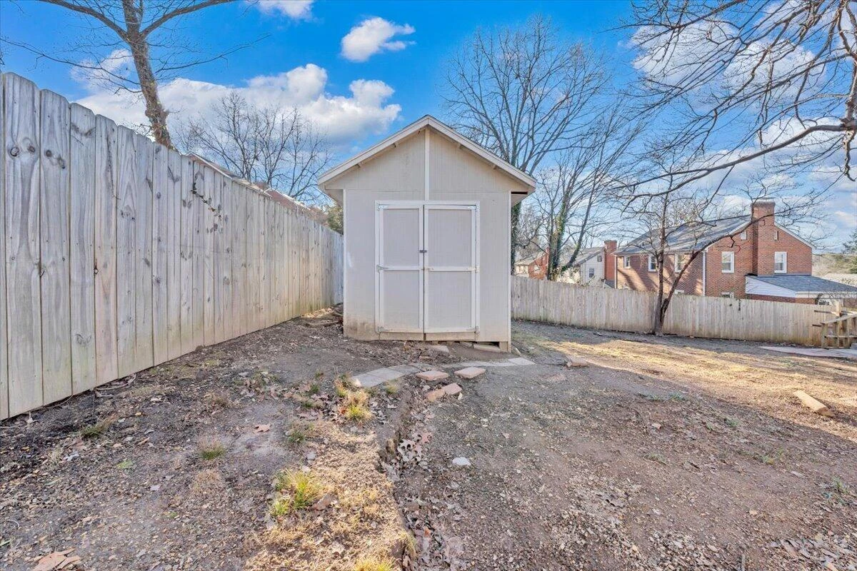 2554 ALBERTA AVE SW - Photo 33