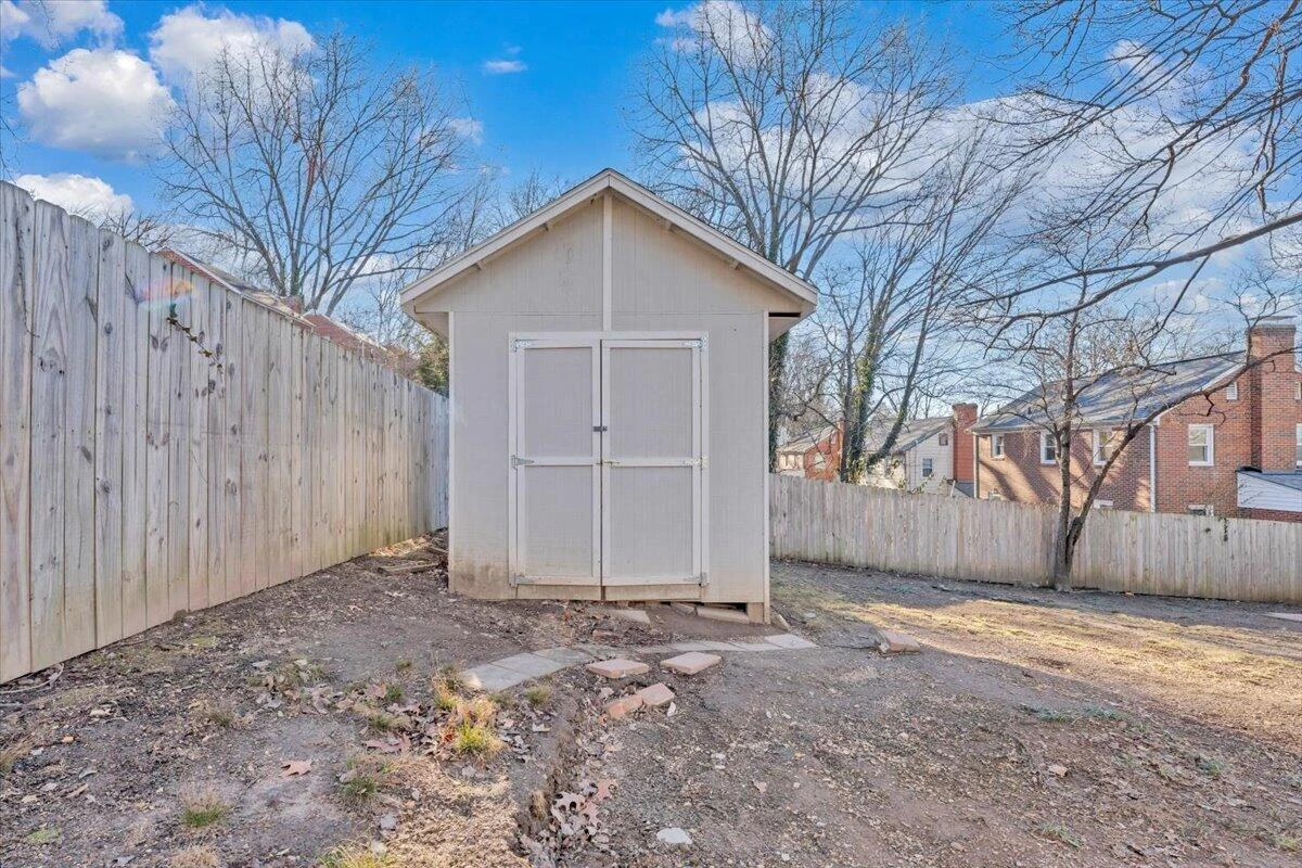 2554 ALBERTA AVE SW - Photo 34