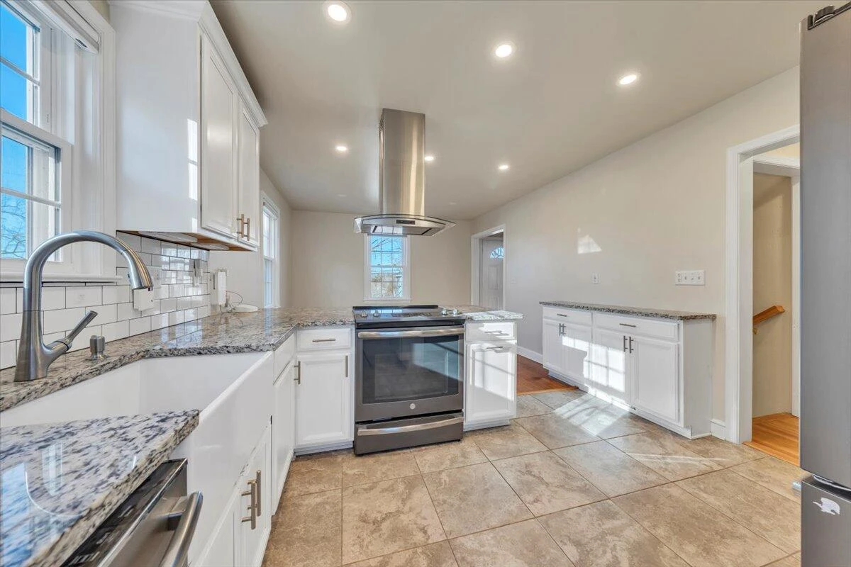 2554 ALBERTA AVE SW - Photo 9