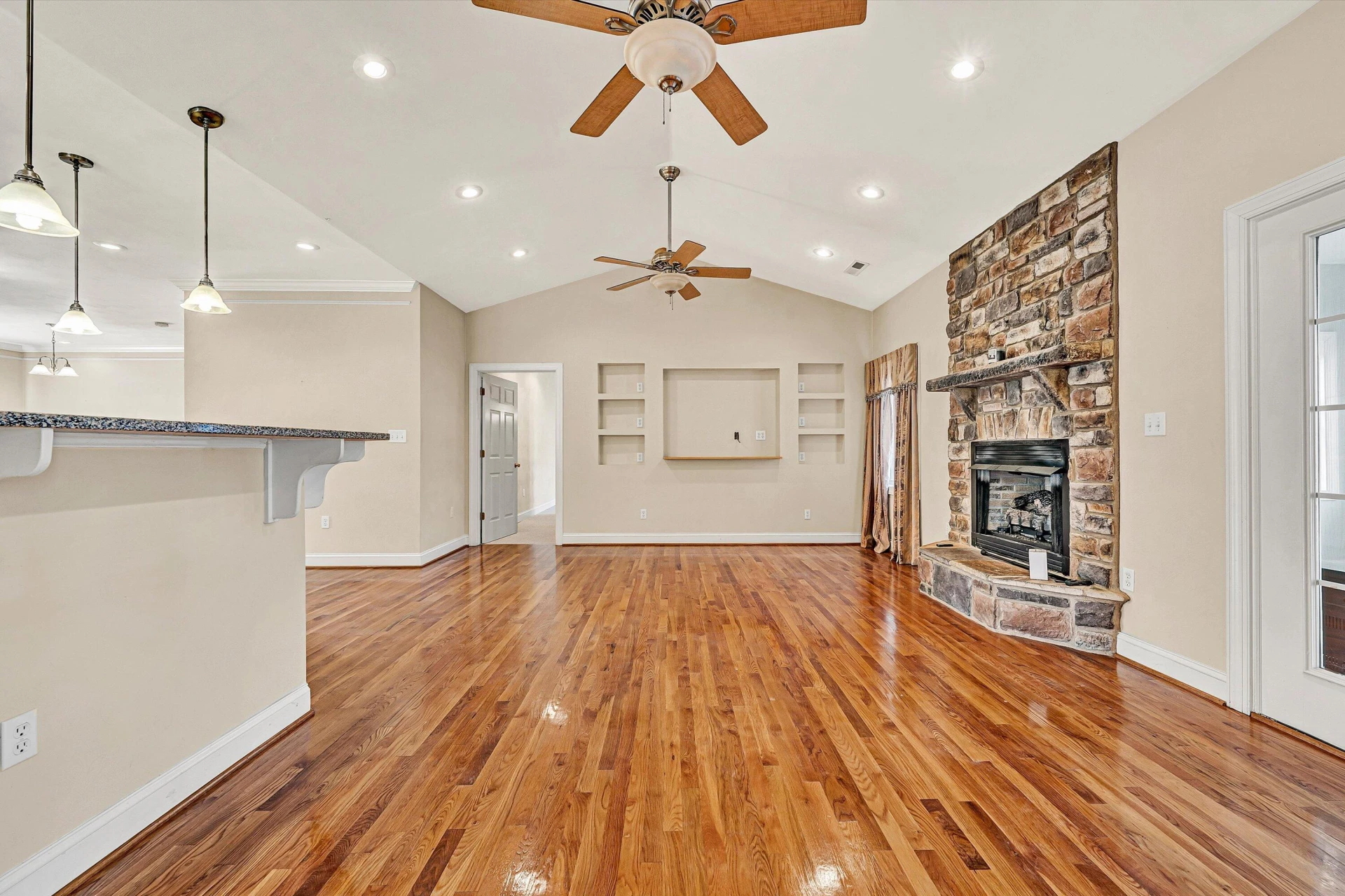 405 Dawnridge DR - Photo 13