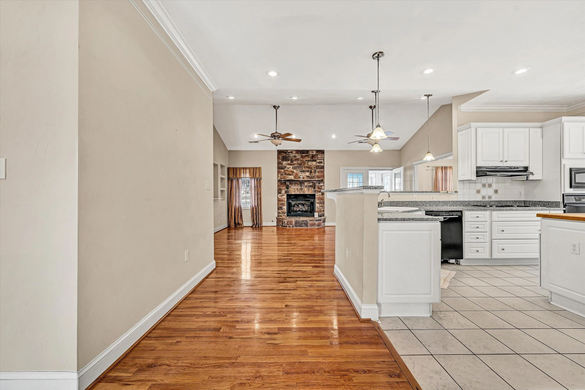 405 Dawnridge DR - Photo 9