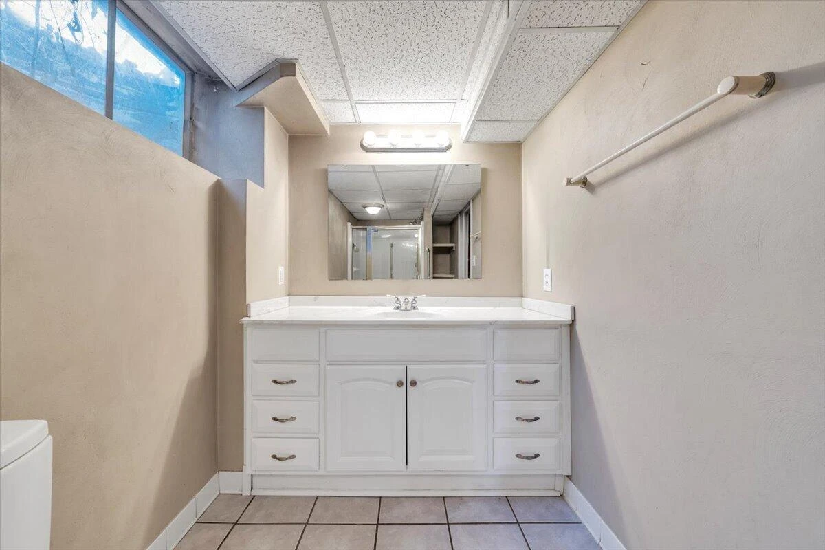 800 Circle ST - Photo 36