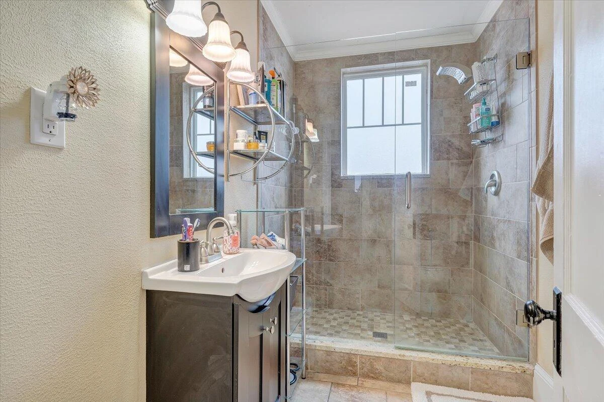 1417 Main ST - Photo 32