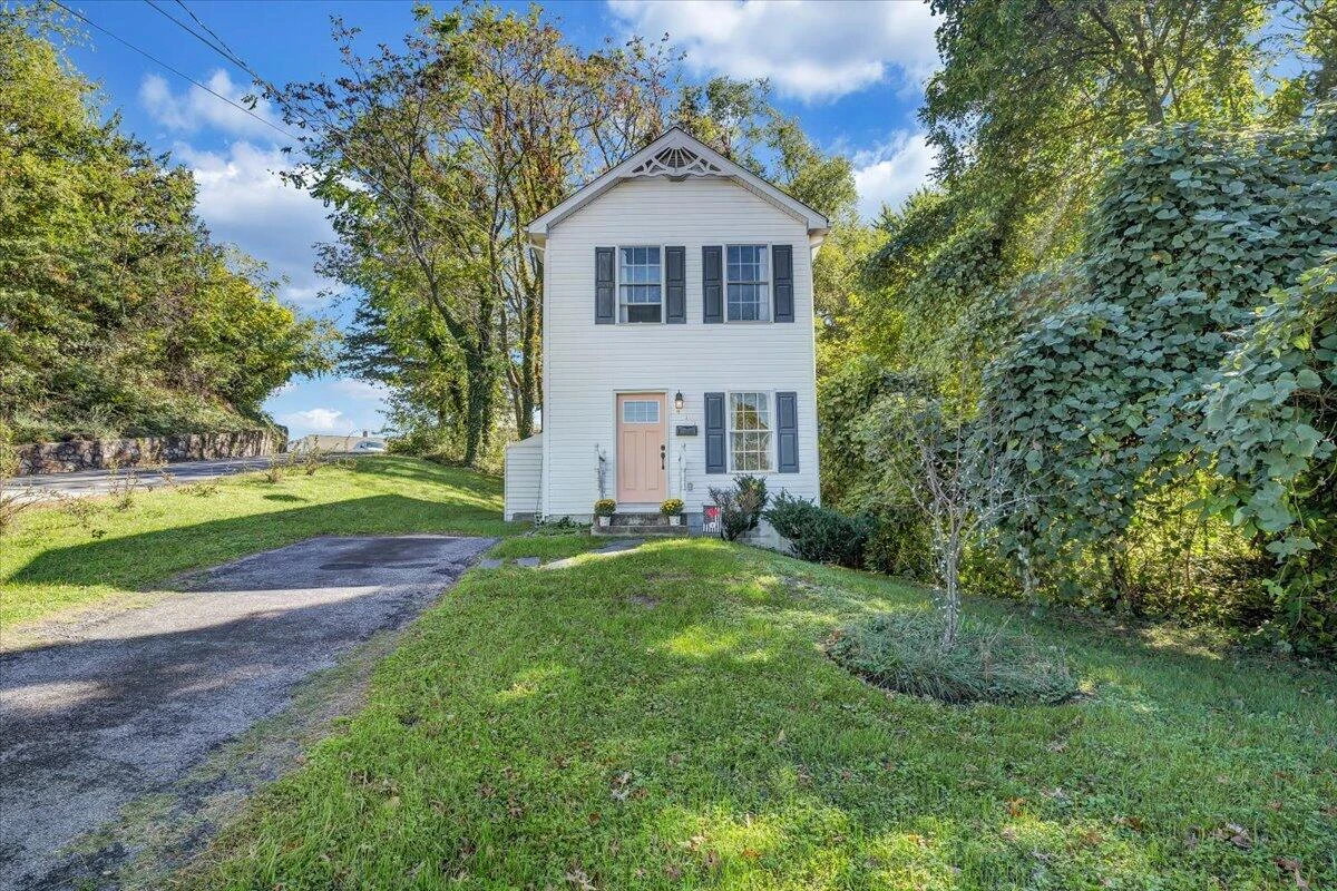 411 E Jackson AVE