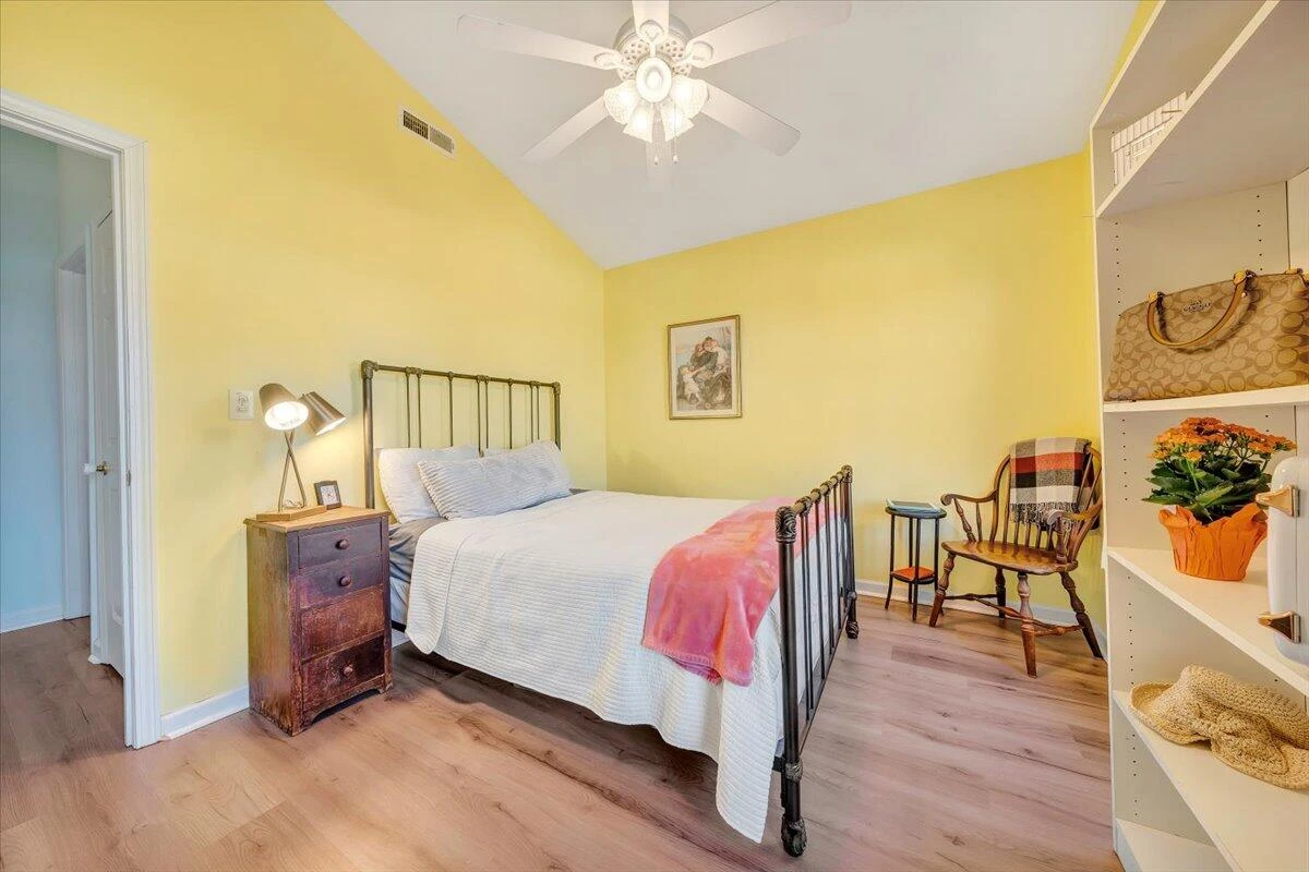 411 E Jackson AVE - Photo 16