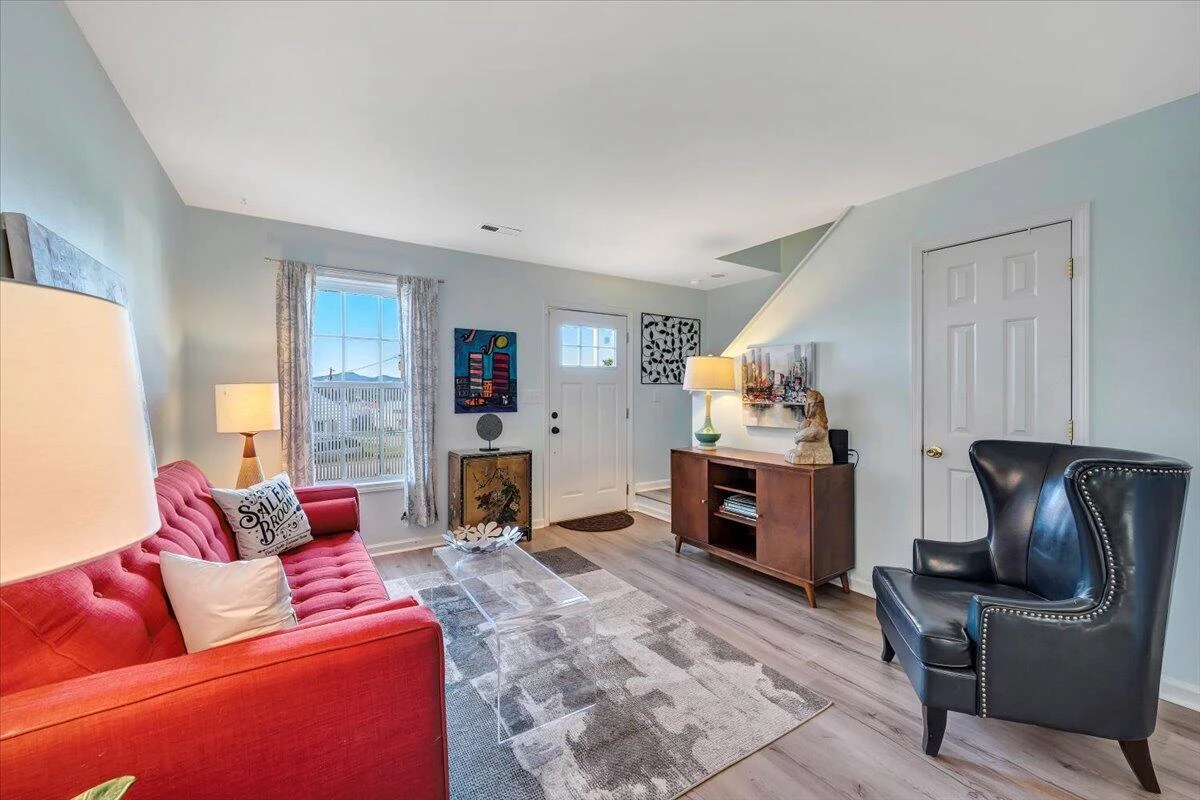 411 E Jackson AVE - Photo 2